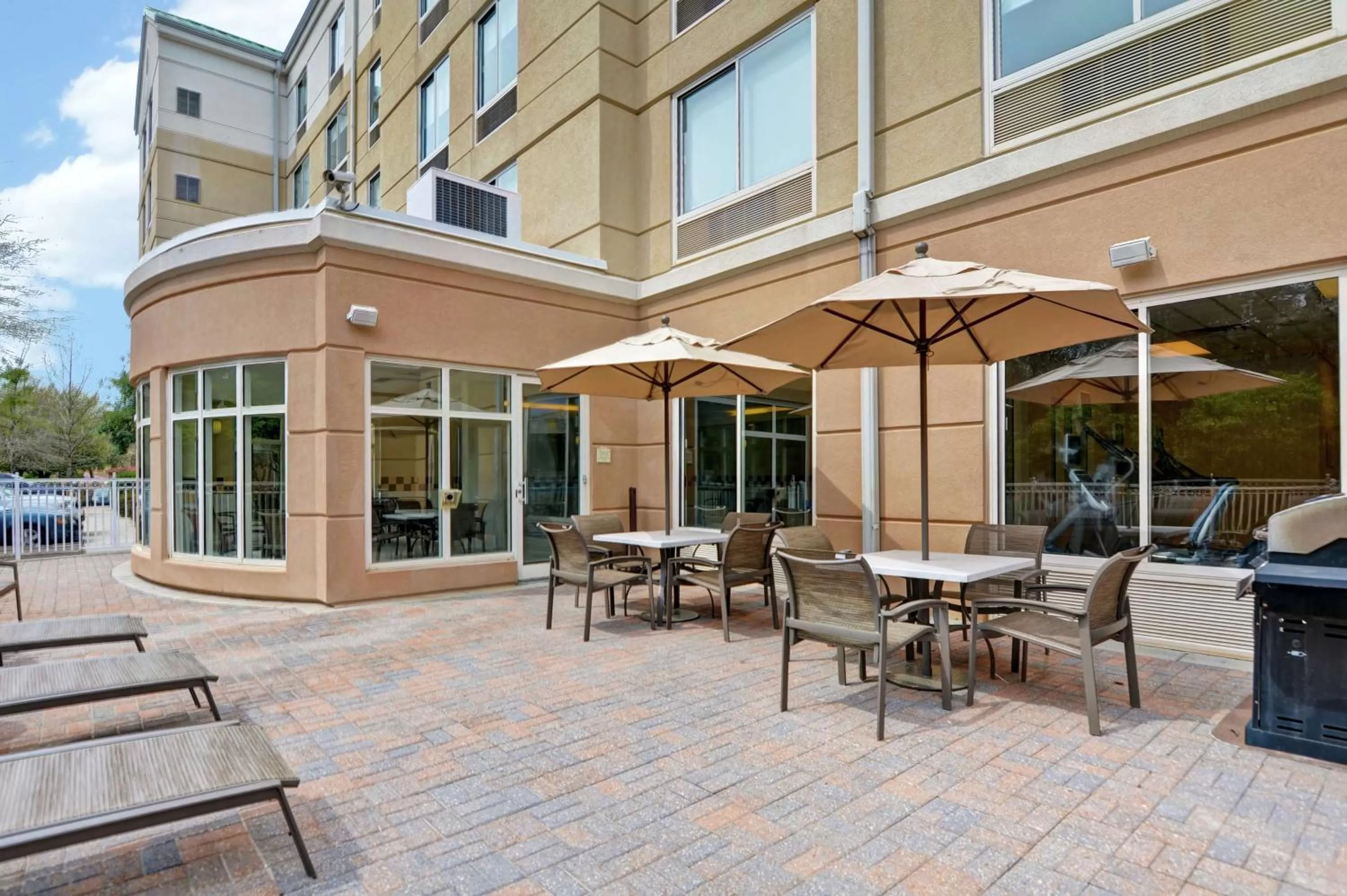 Patio in Hilton Garden Inn Mobile East Bay / Daphne