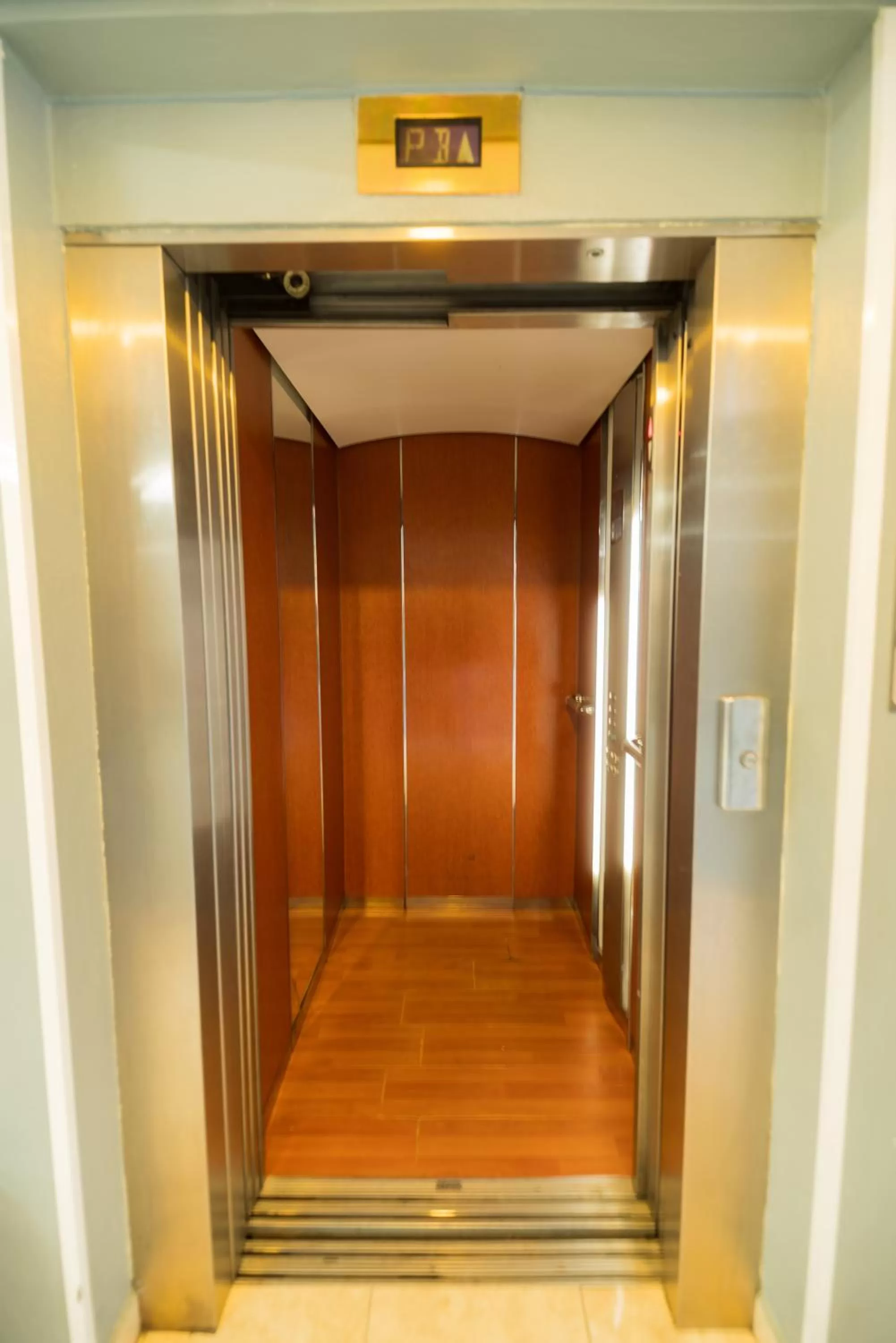 elevator in Hotel Alcazar - Guadalajara Centro Historico