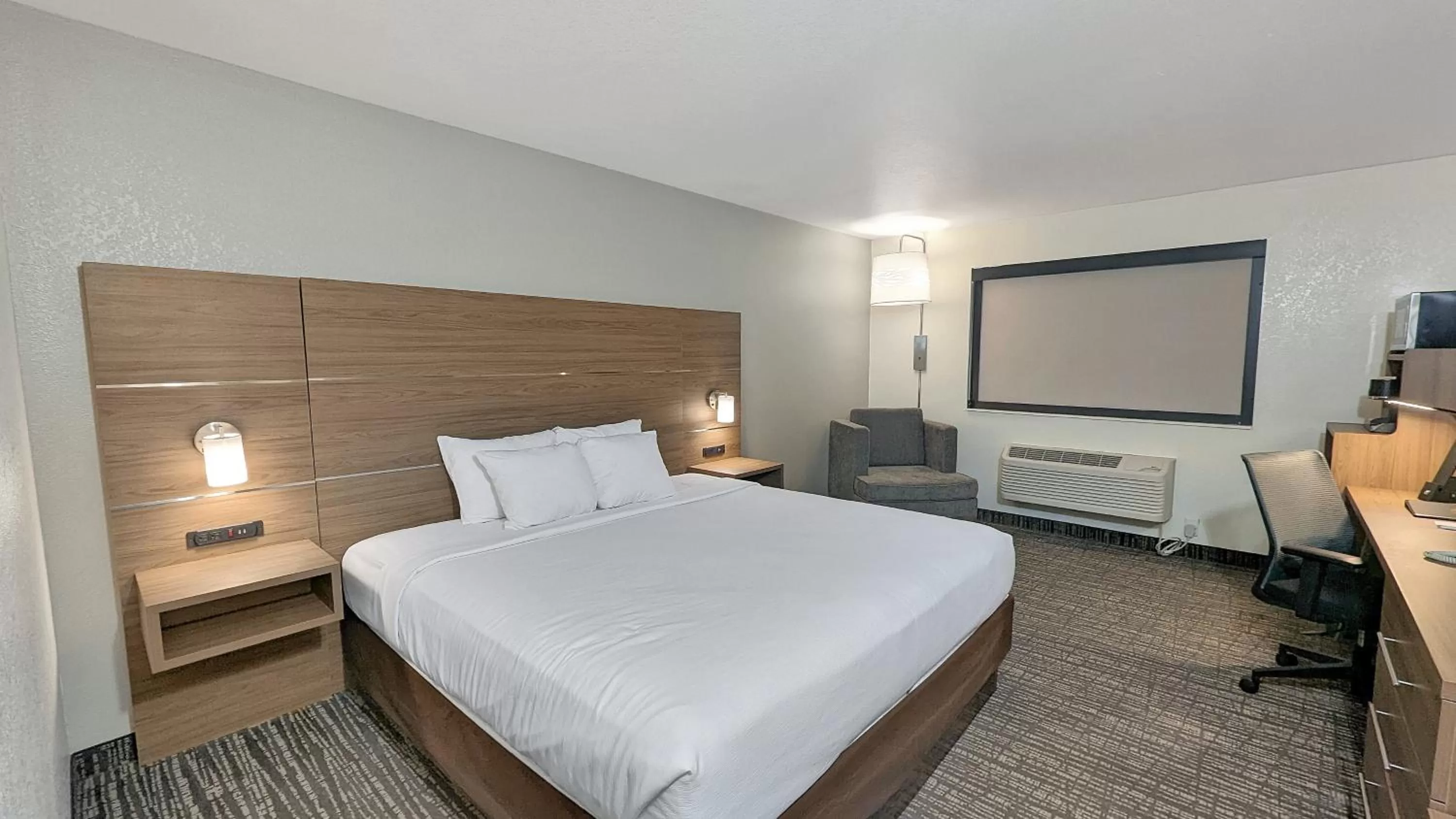 Bedroom, Bed in Estherville Hotel & Suites