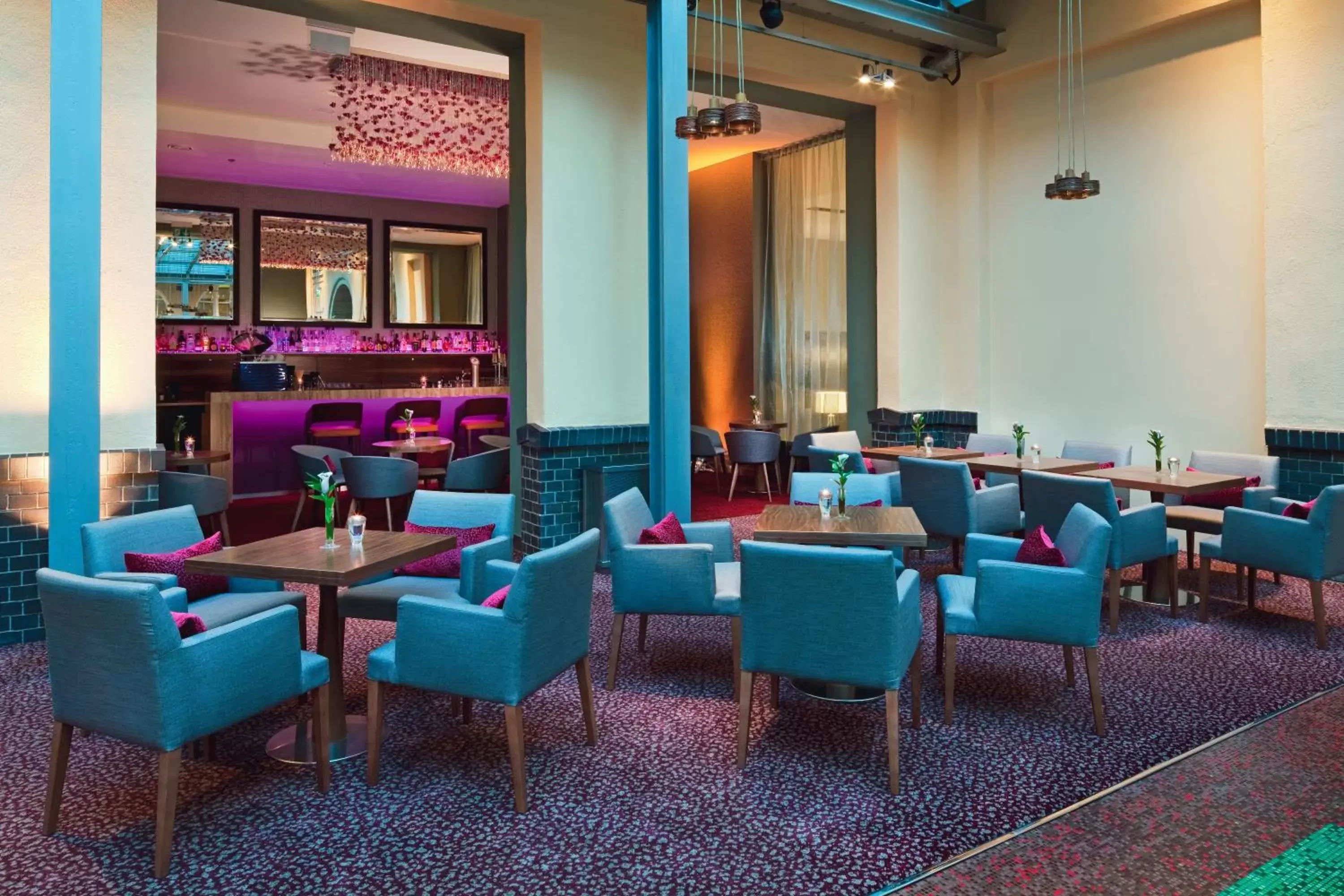 Lounge or bar, Restaurant/Places to Eat in Mövenpick Hotel Berlin Am Potsdamer Platz Lounge or bar, Restaurant/Places to Eat in Mövenpick Hotel Berlin Am Potsdamer Platz