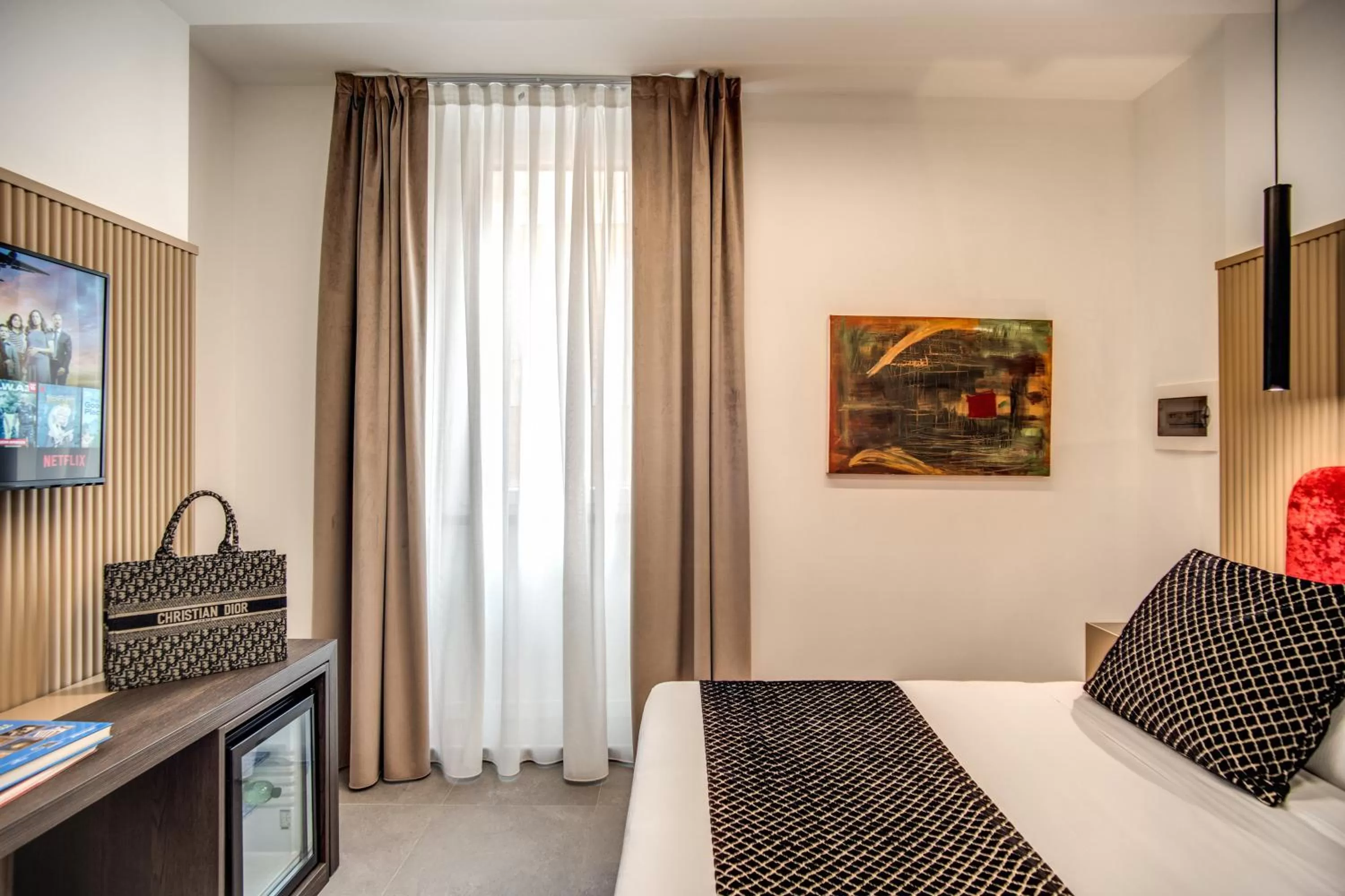 Photo of the whole room, Bed in Little Queen Suite