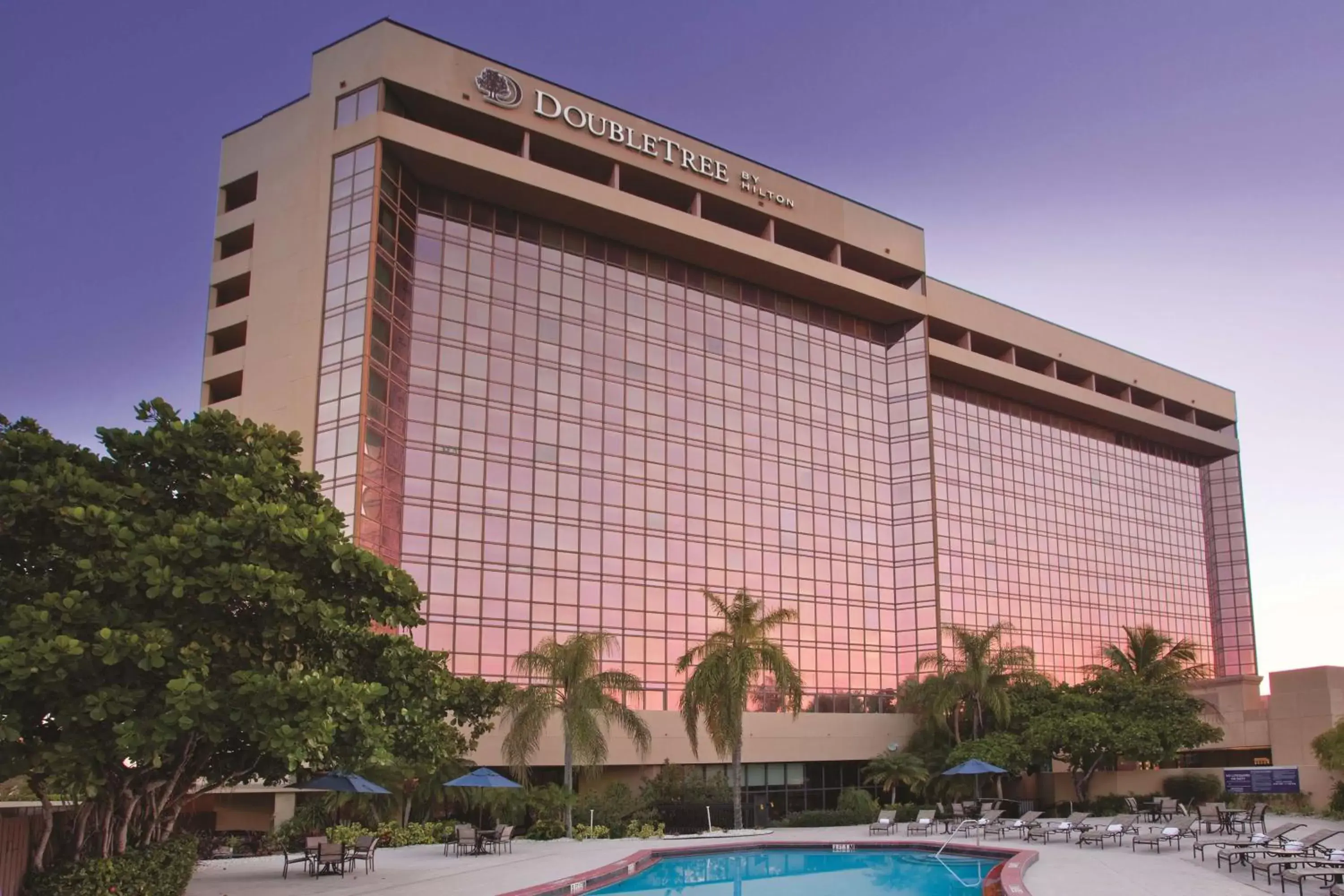 Property Building in DoubleTree by Hilton Hotel Miami Airport & Convention Center