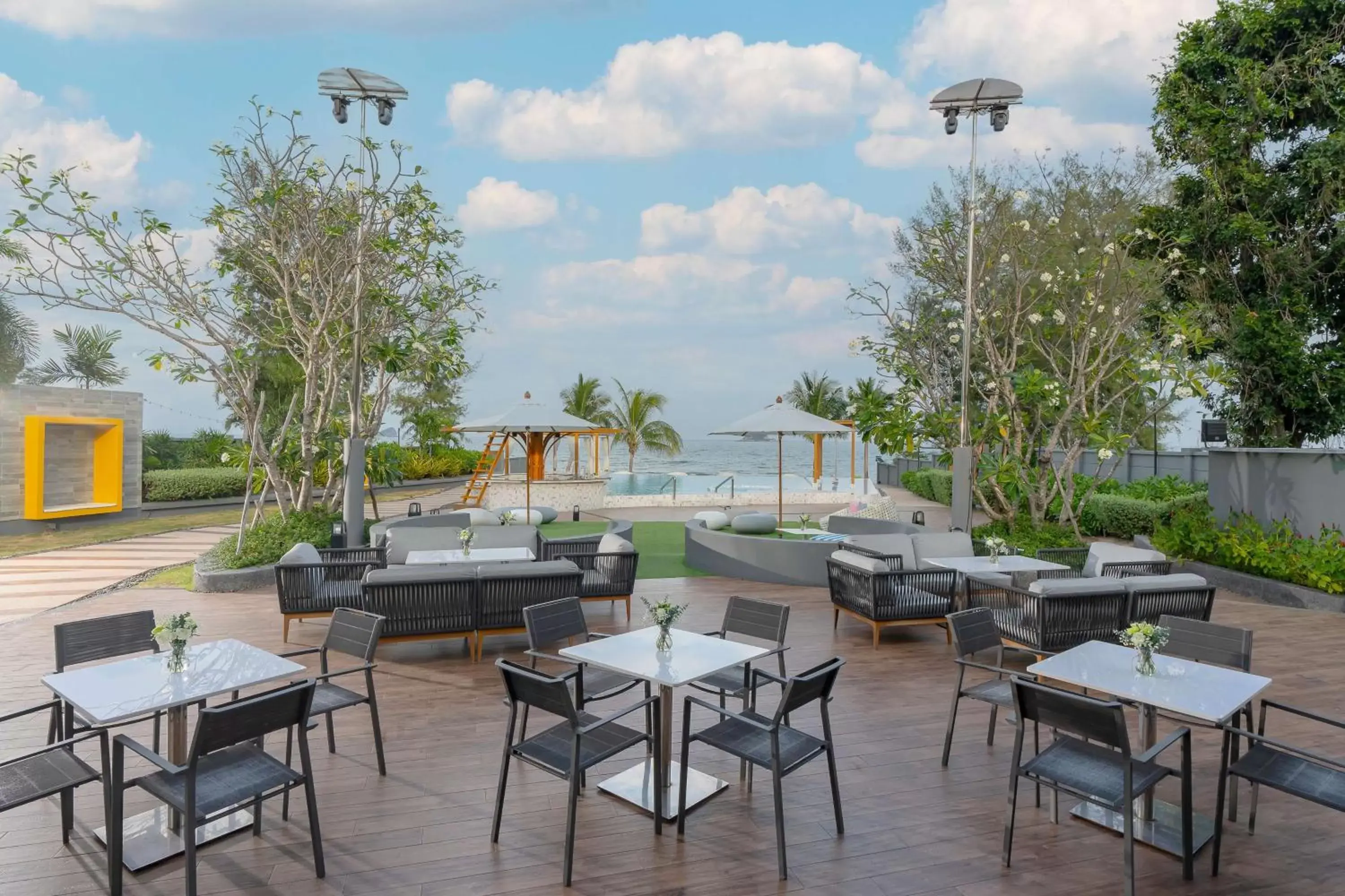 Beach, Restaurant/Places to Eat in Best Western Plus Carapace Hotel Hua Hin