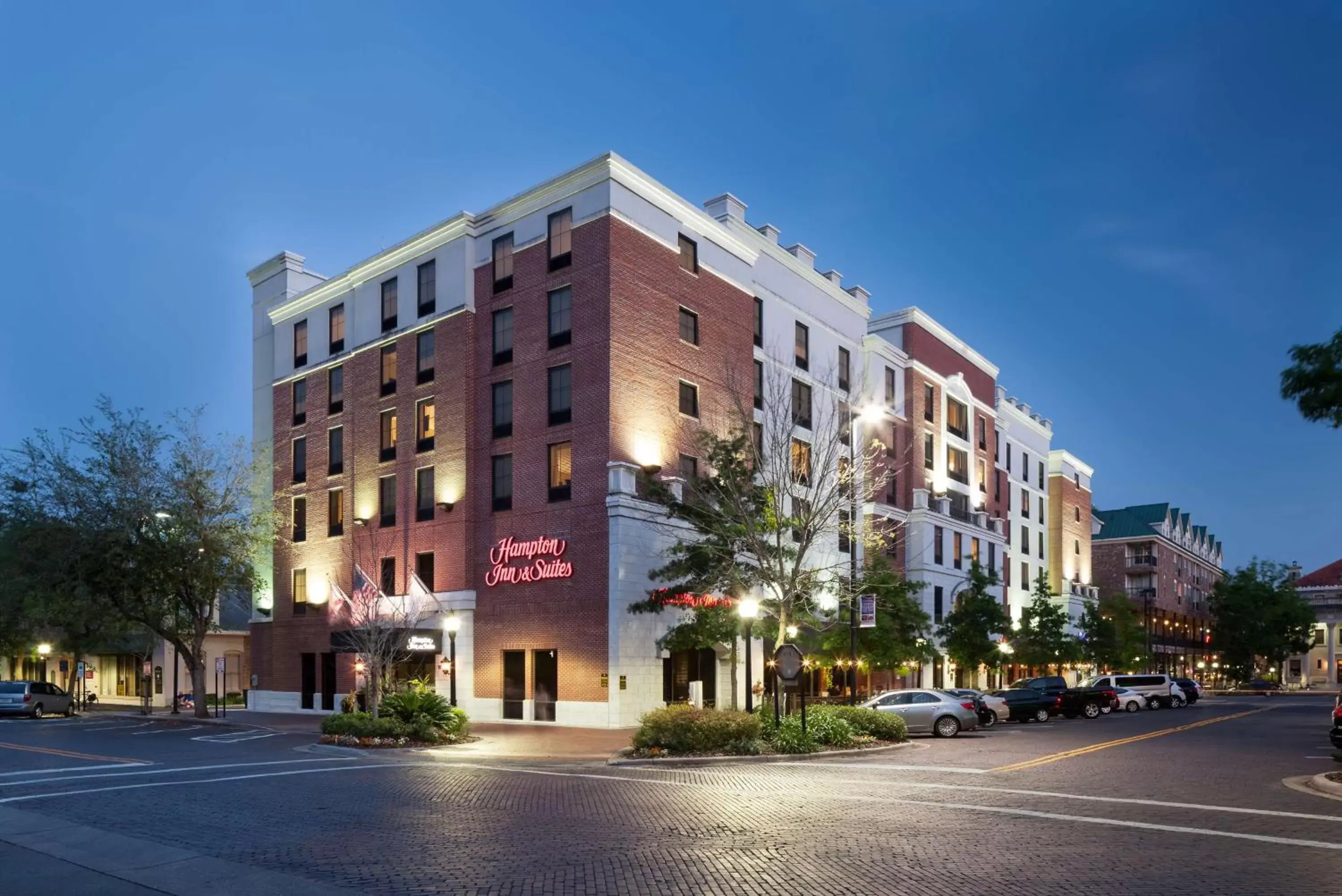 Property Building in Hampton Inn & Suites Gainesville Downtown