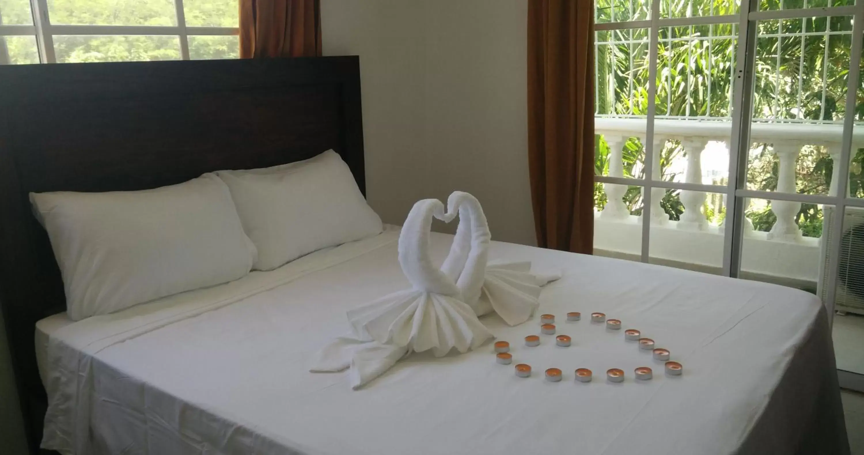 Decorative detail, Bed in White Sands shared apartments