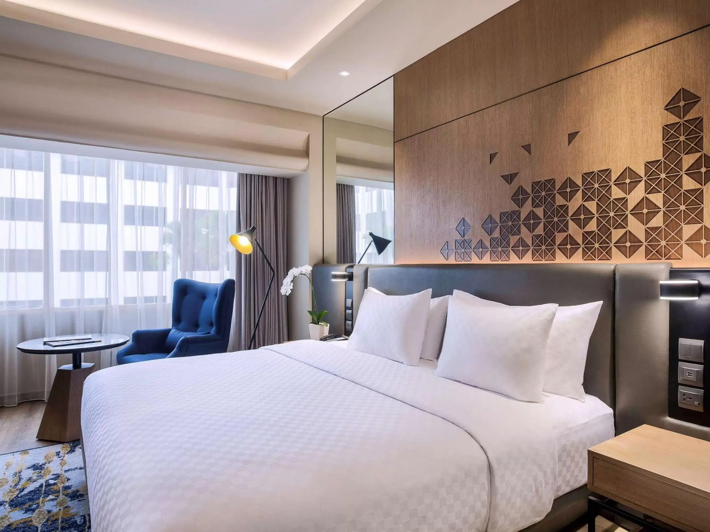 Photo of the whole room, Bed in Mercure Jakarta Batavia