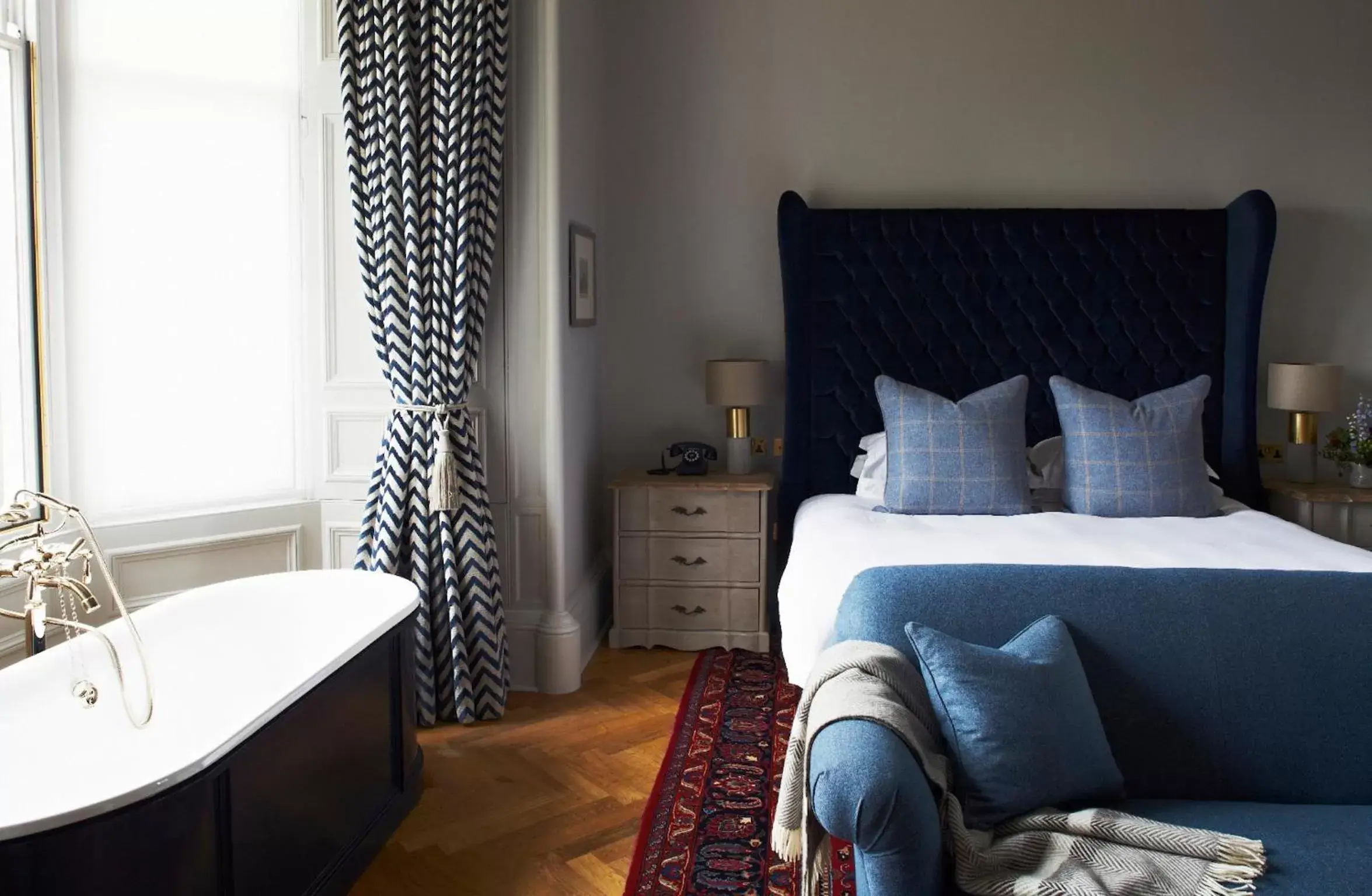 Bed in The Roseate Edinburgh - Small Luxury Hotels of the World Bed in The Roseate Edinburgh - Small Luxury Hotels of the World