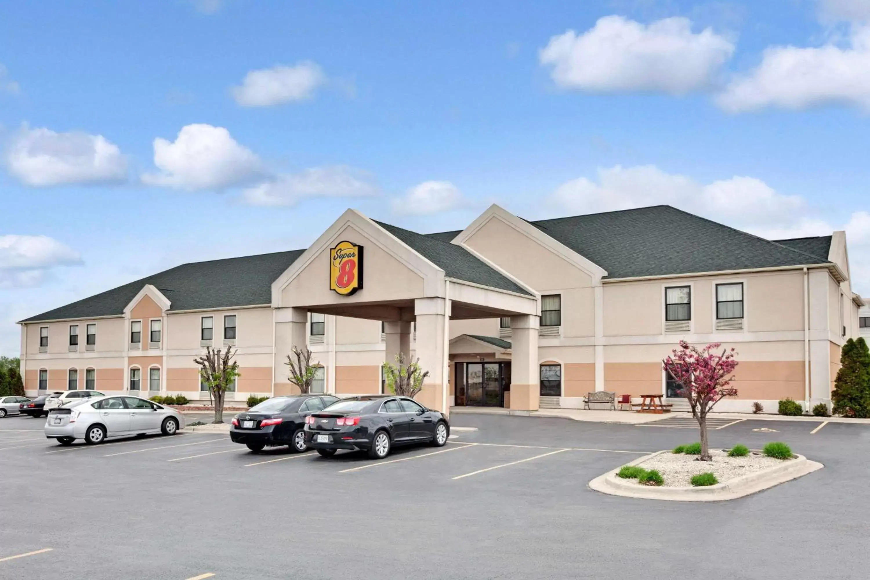Property Building in Super 8 by Wyndham Hampshire IL