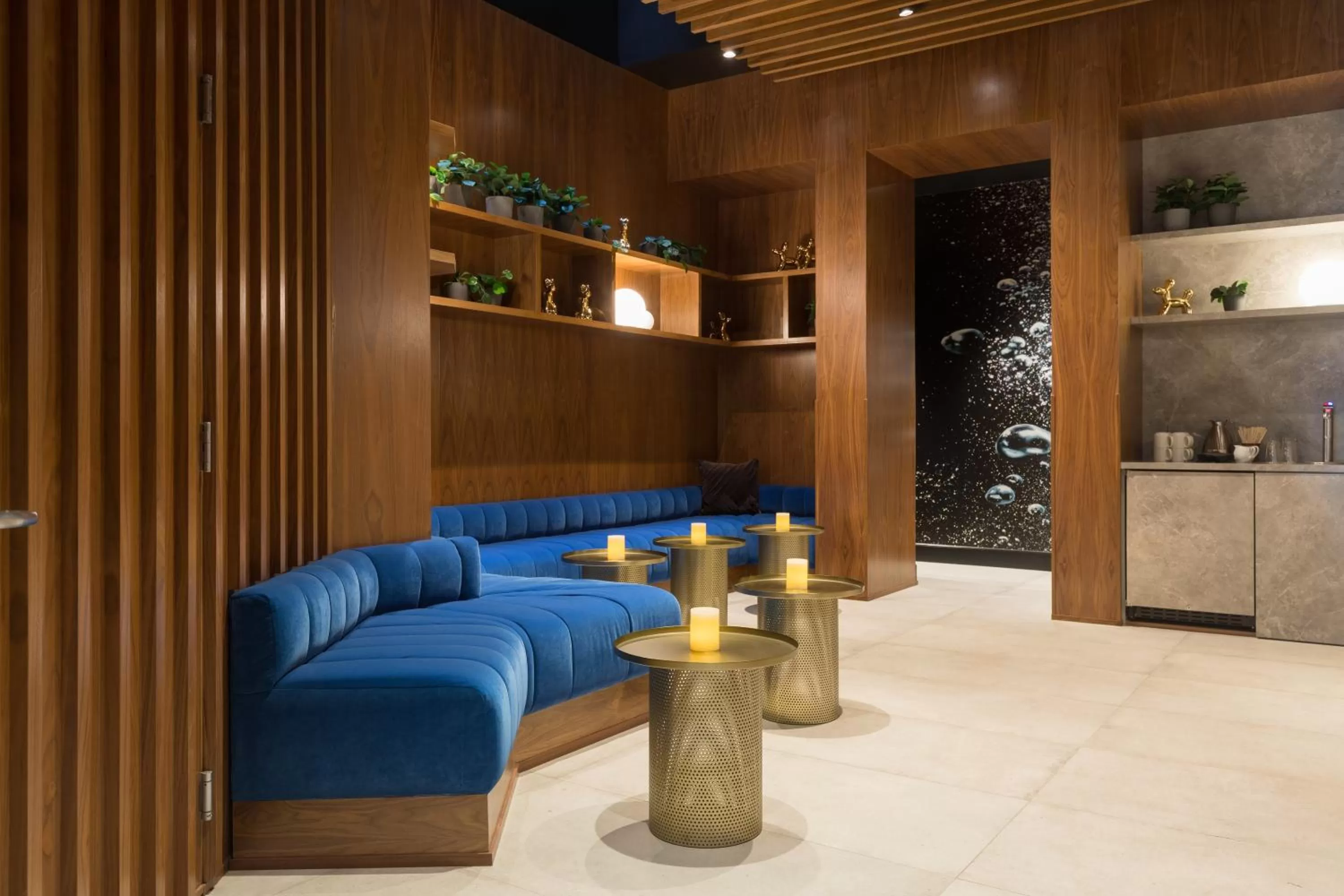 Communal lounge/ TV room in Hotel Stratford San Francisco - Handwritten Collection