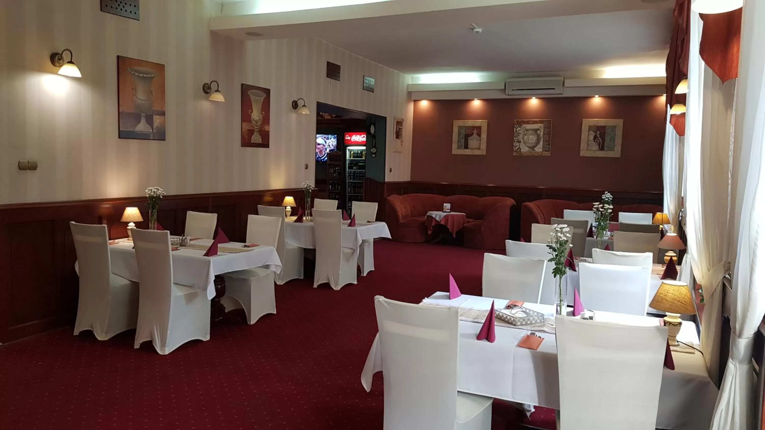 Restaurant/places to eat in Hotel Atena