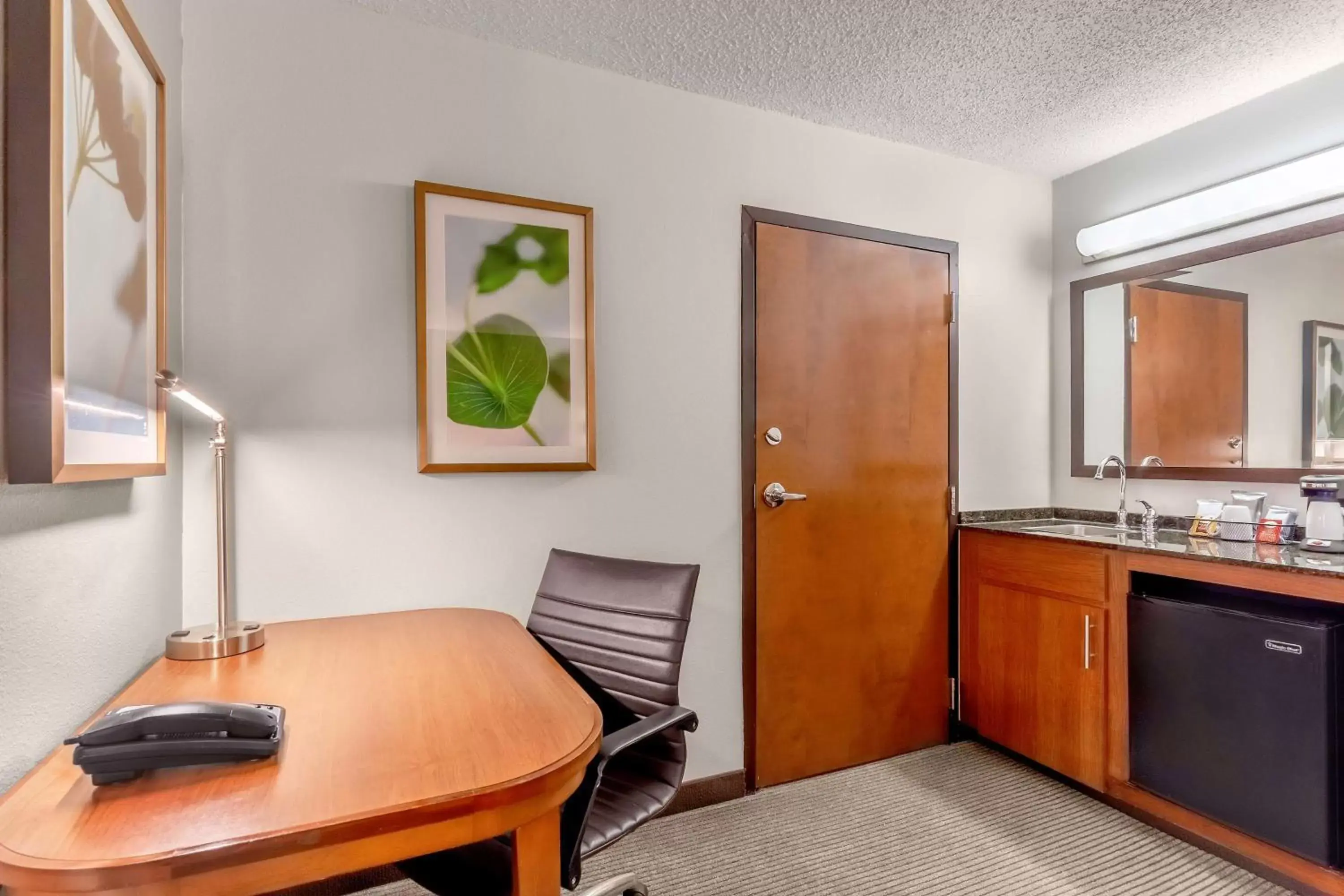 Photo of the whole room, TV/Entertainment Center in Hyatt Place Charlotte Airport Billy Graham Parkway