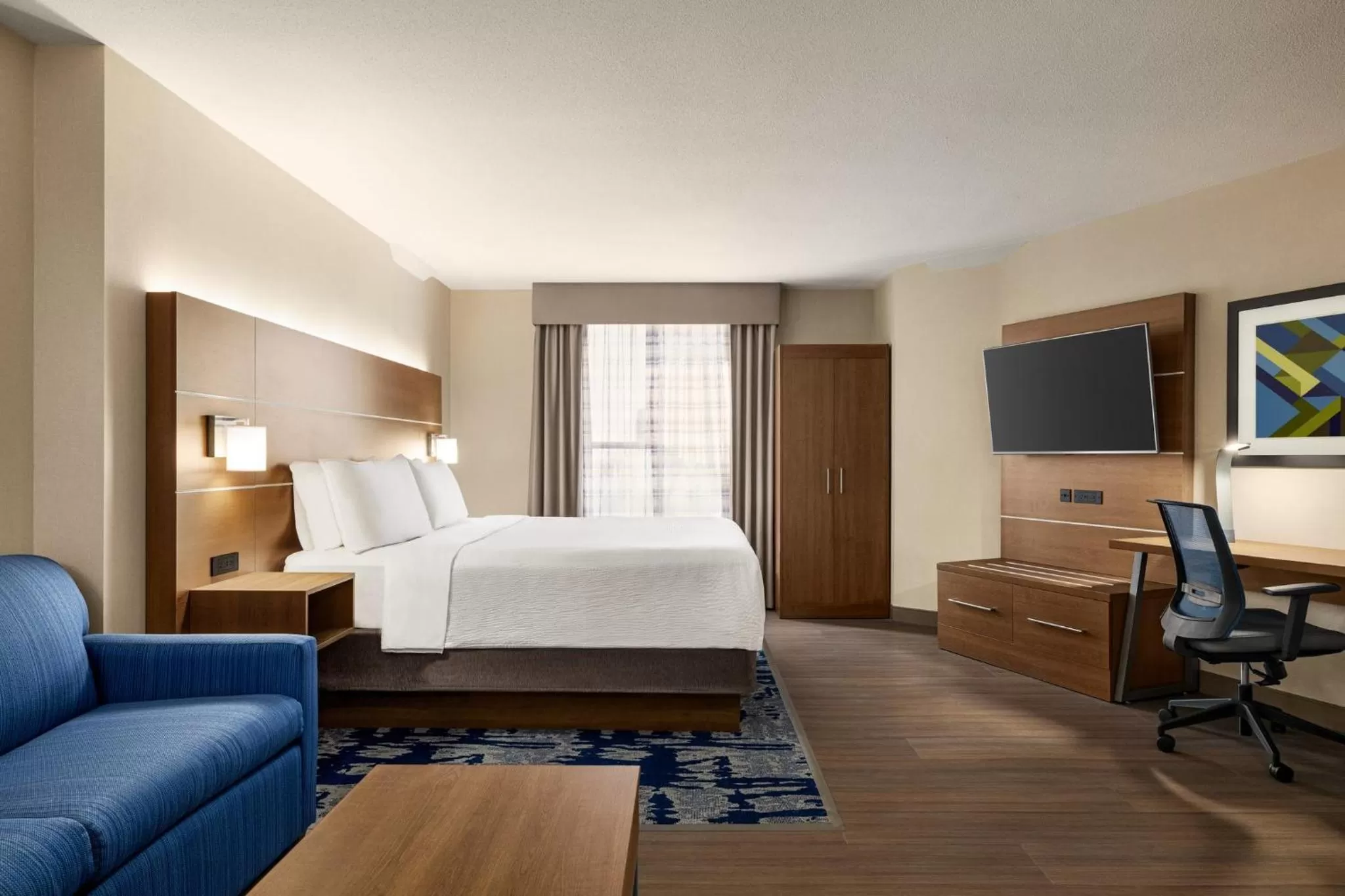 Photo of the whole room, Bed in Holiday Inn Express Vancouver-Metrotown (Burnaby)