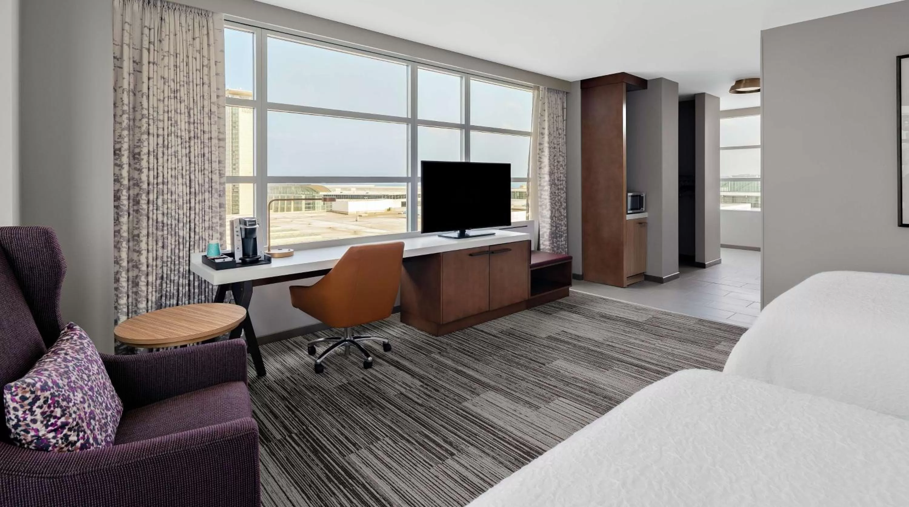 Bedroom, Bed in Hilton Garden Inn Chicago McCormick Place