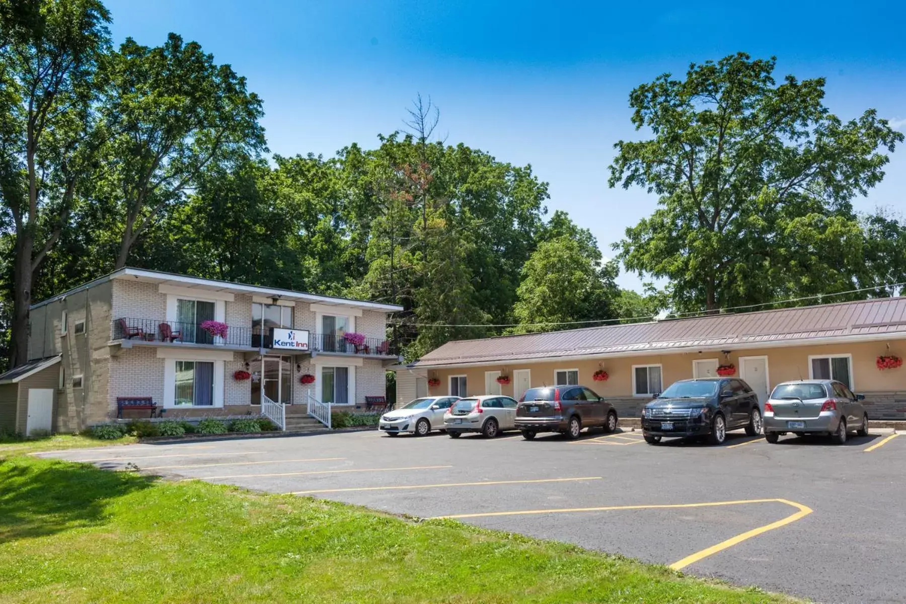 Facade/entrance, Property Building in Kent Inn