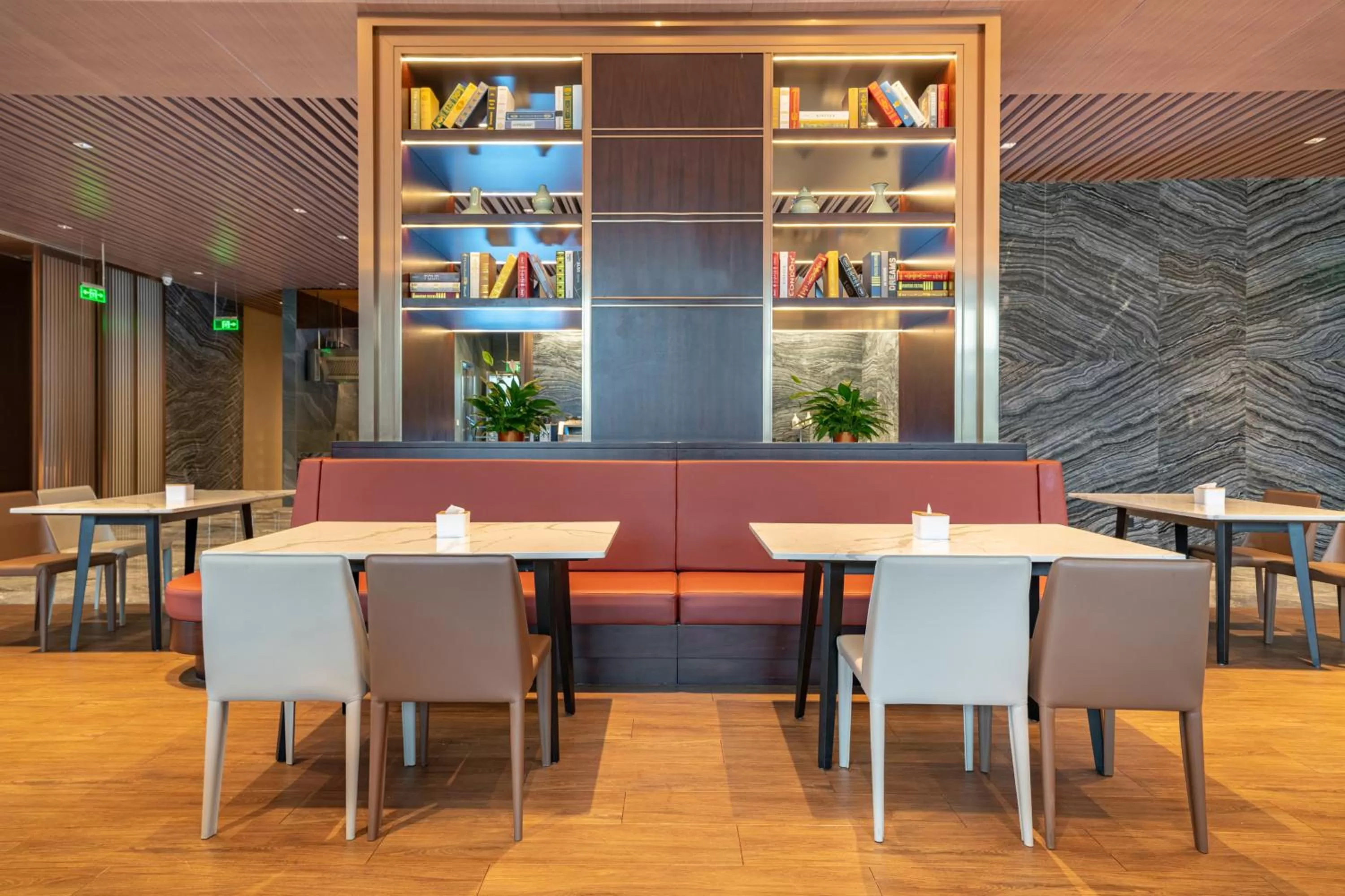 Restaurant/places to eat in Holiday Inn Express Beijing Huacai by IHG