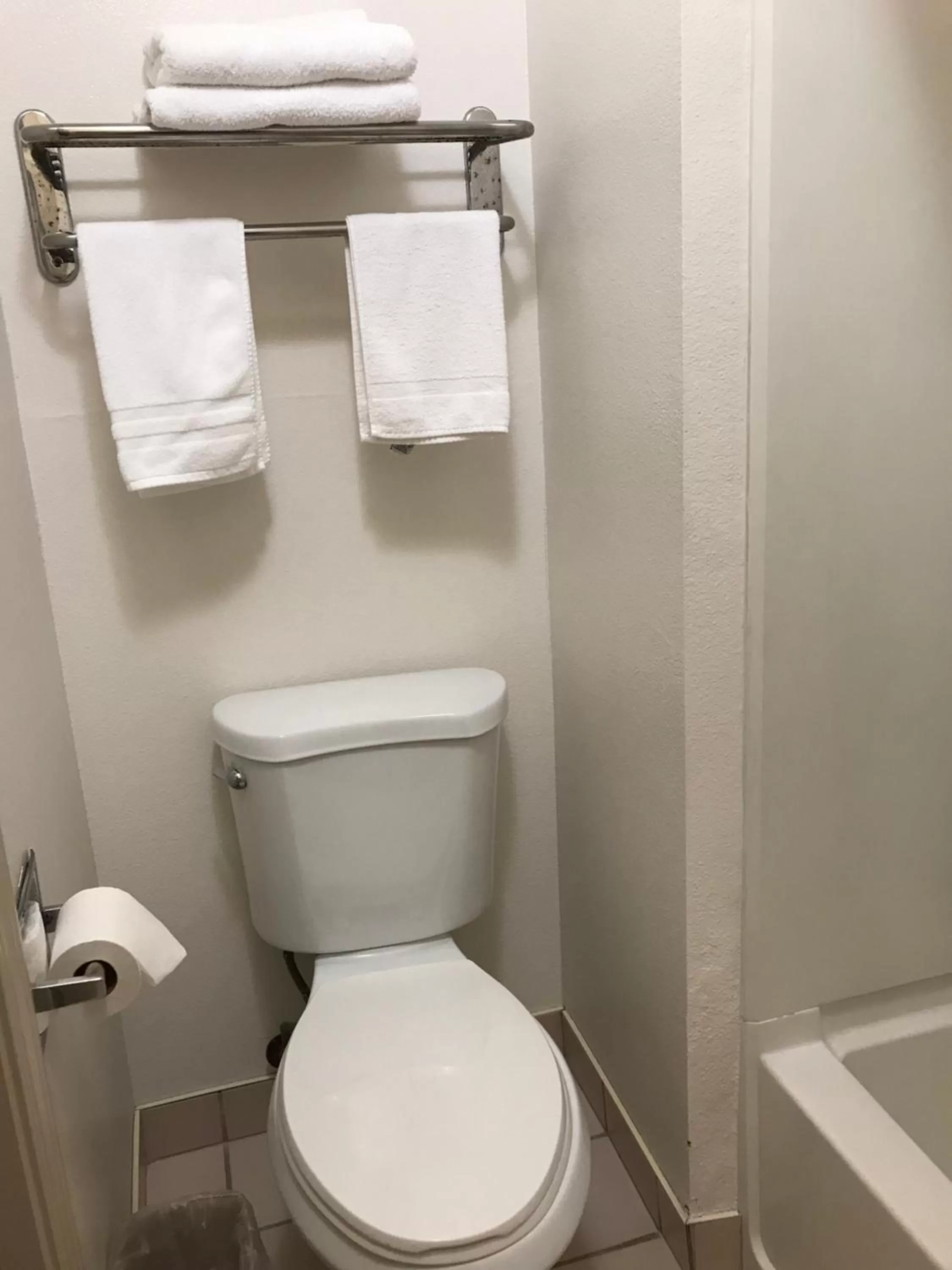 Howard Johnson by Wyndham Salinas