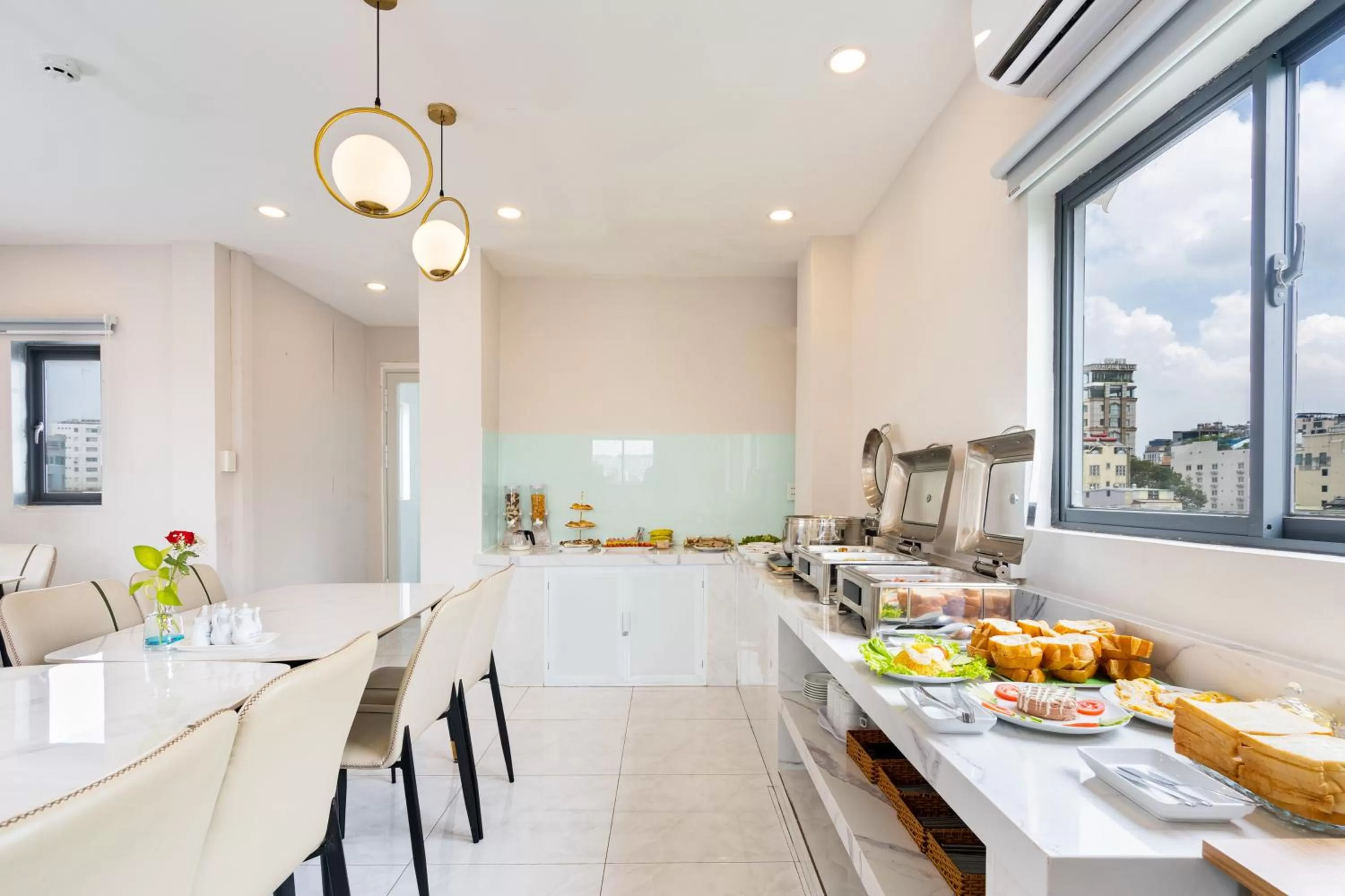 Breakfast in A&A Toronto Hotel