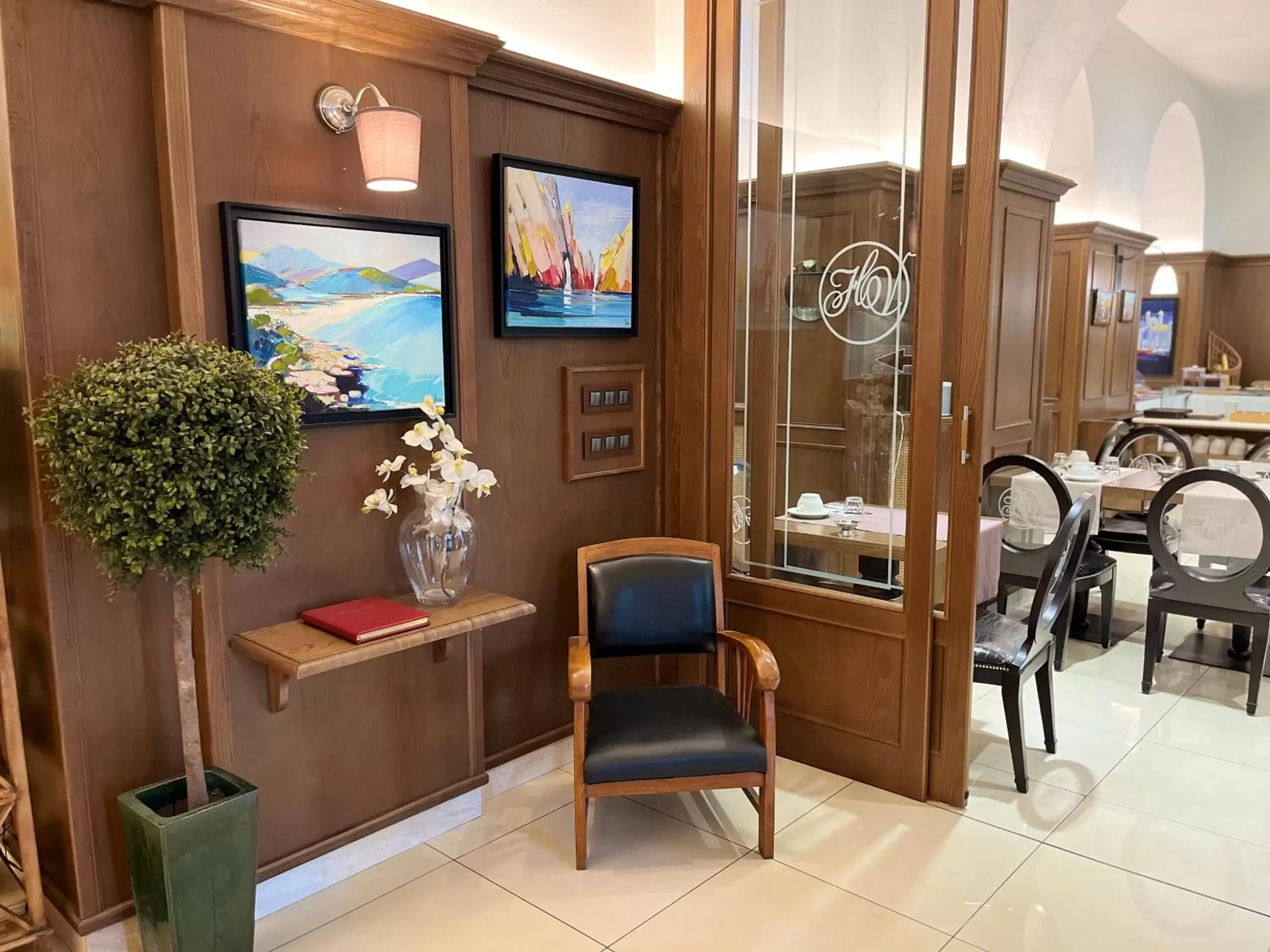 Seating Area in Hôtel Les Voyageurs