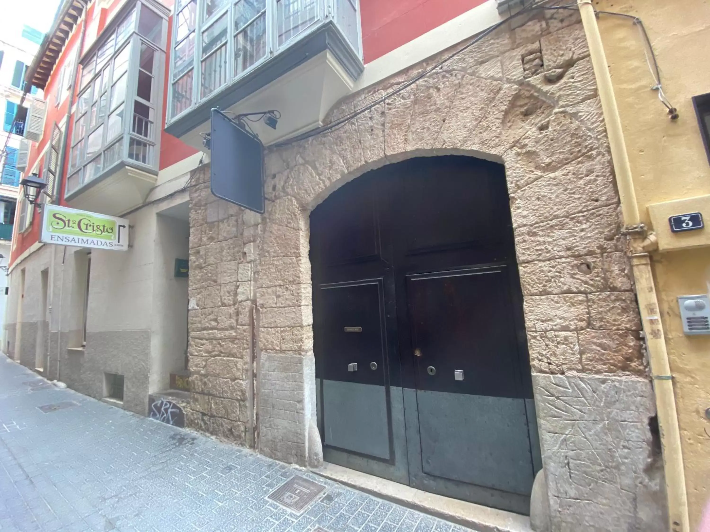 Property building in Antiguo Brondo Selfcheck-in Smart Rooms