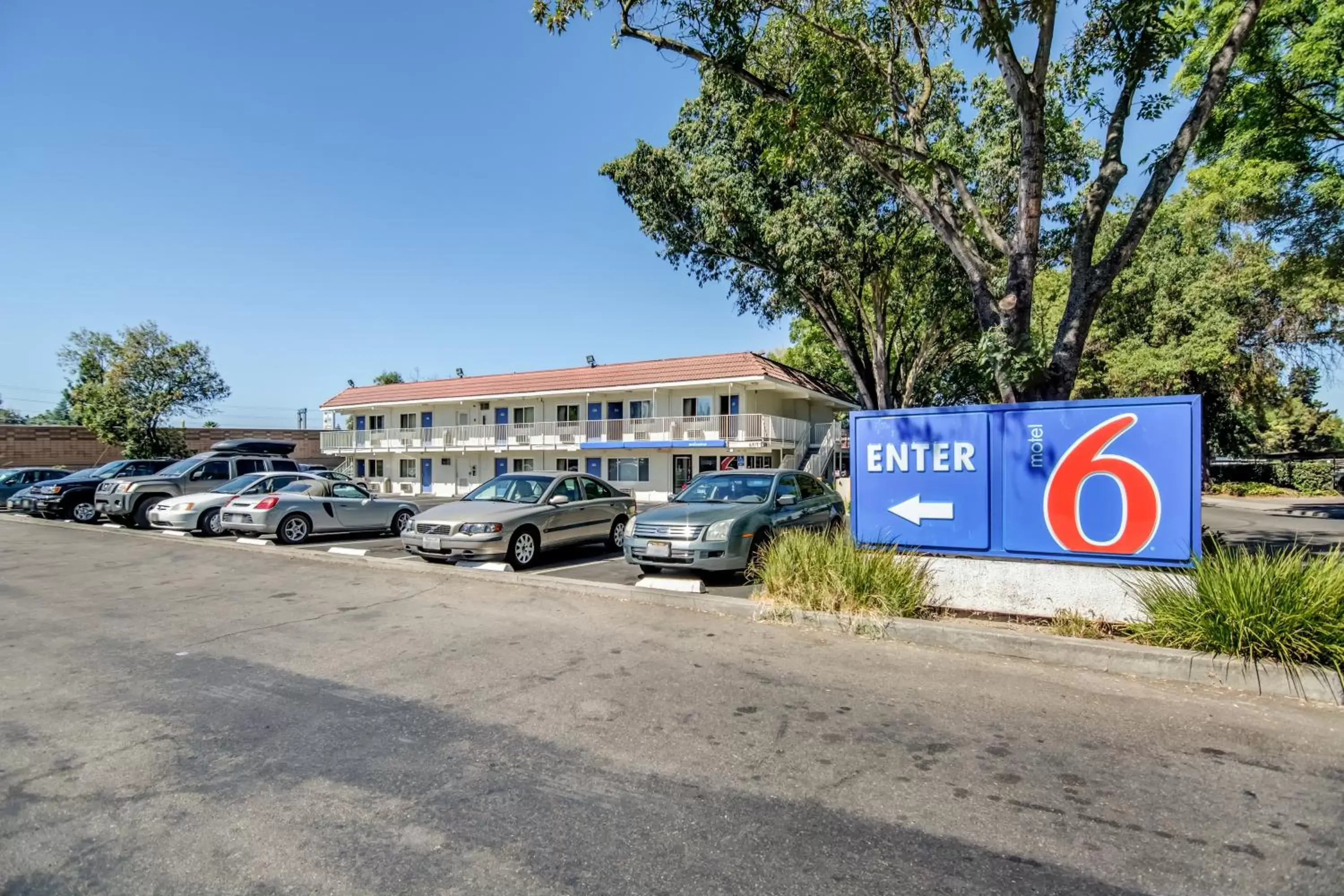 Property Building in Motel 6-Stockton, CA - North