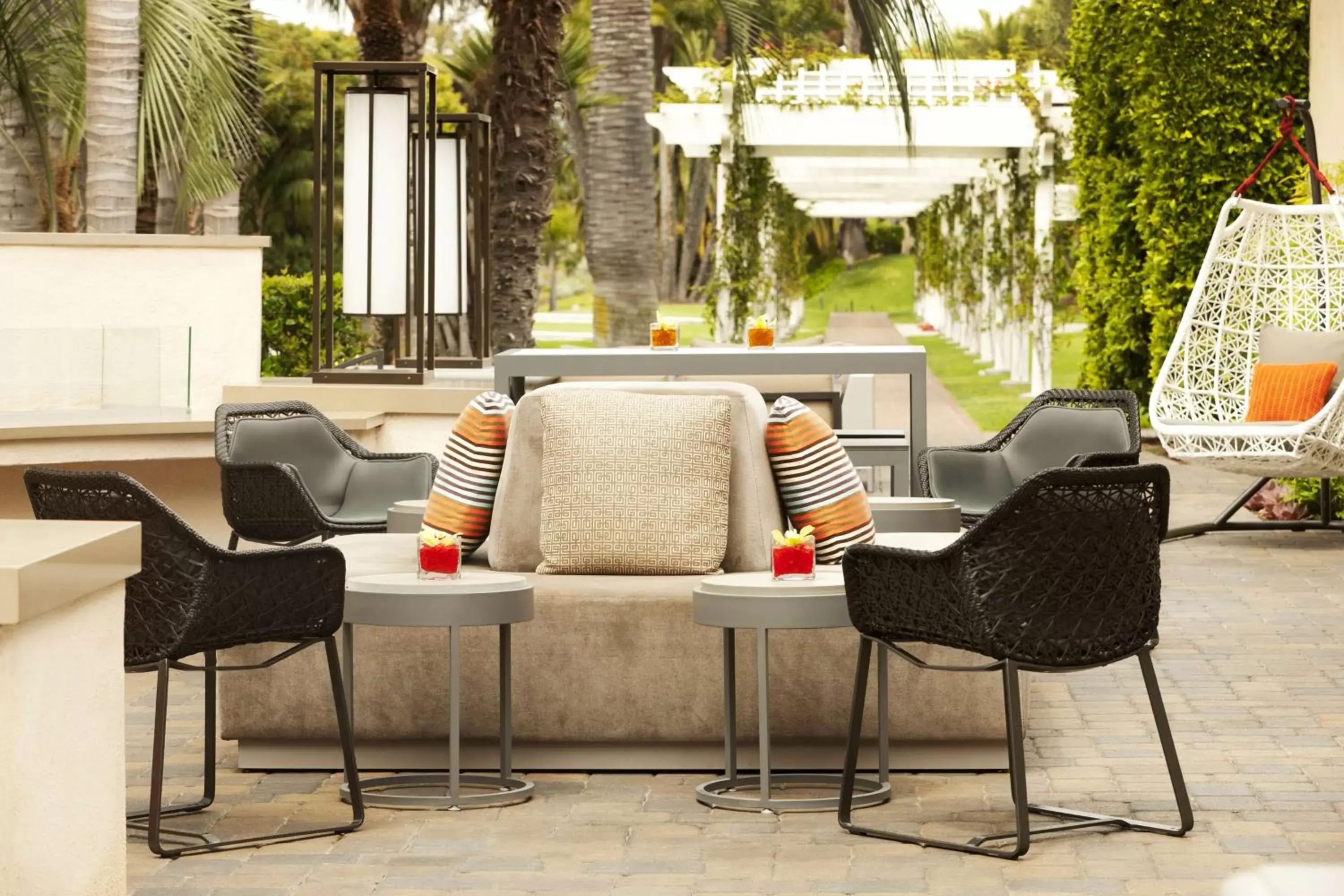 Lounge or bar, Seating Area in Hyatt Regency Newport Beach