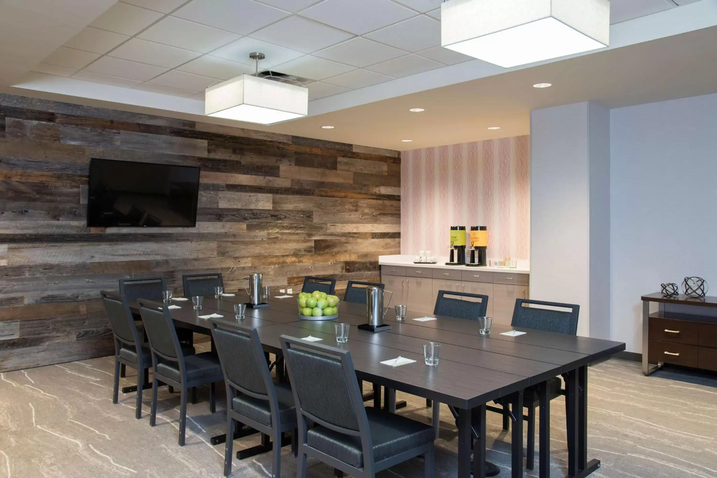 Meeting/conference room in Home2 Suites by Hilton Indianapolis Downtown