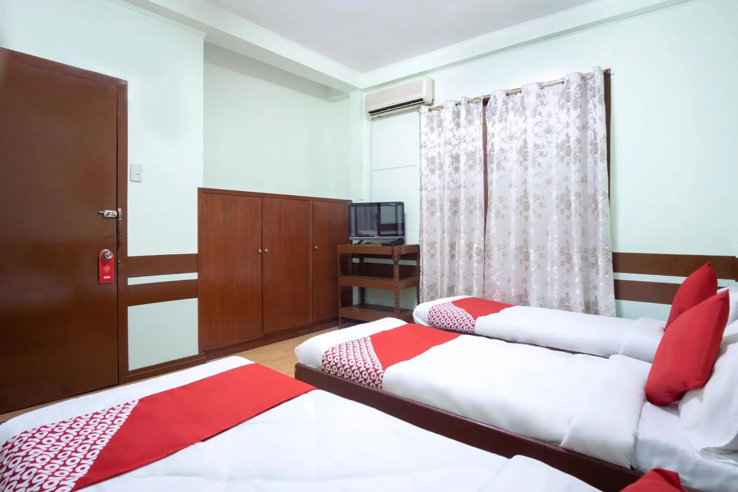 Photo of the whole room, Bed in OYO 166 Maanyag Pension House