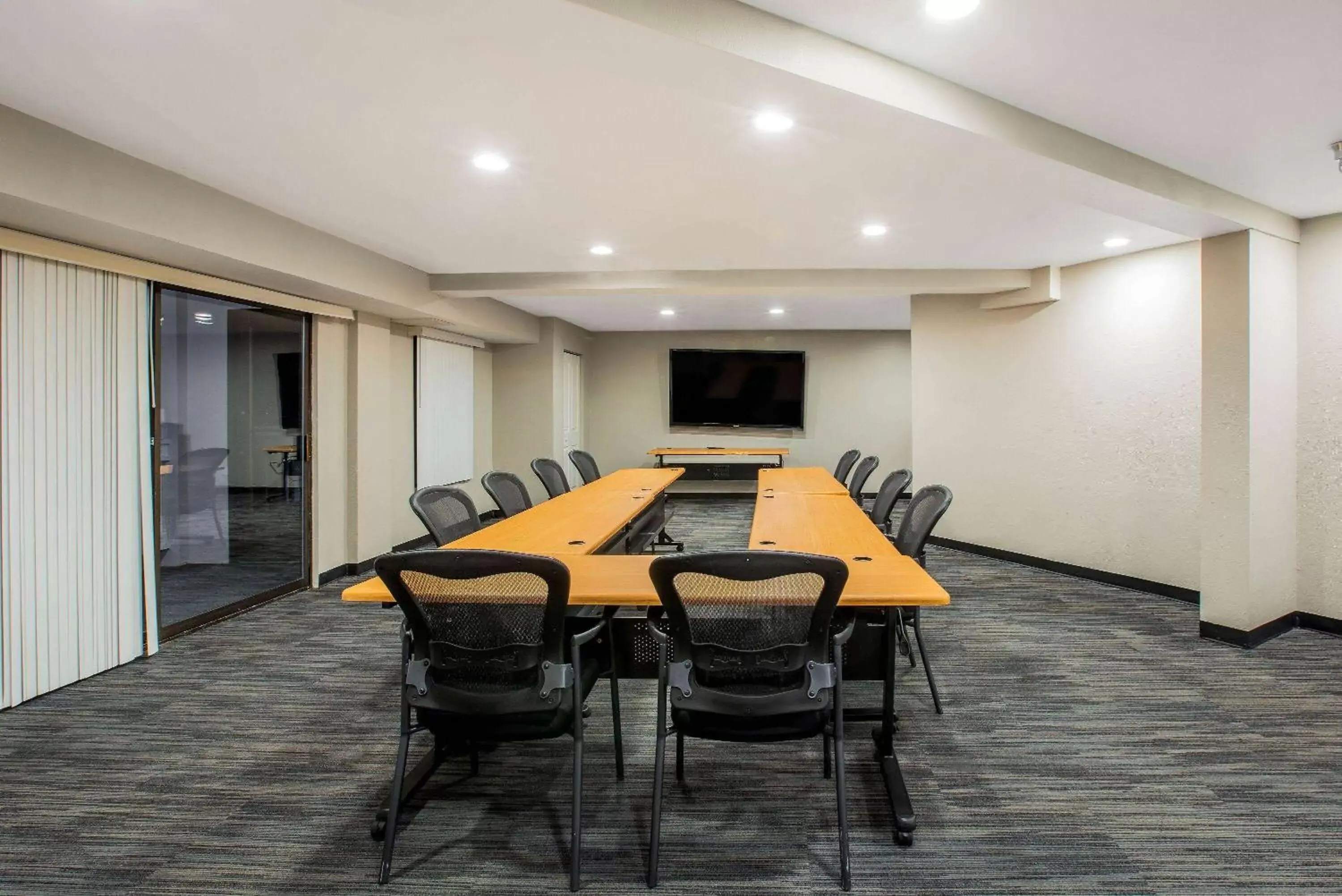 Meeting/conference room in La Quinta by Wyndham Pomona