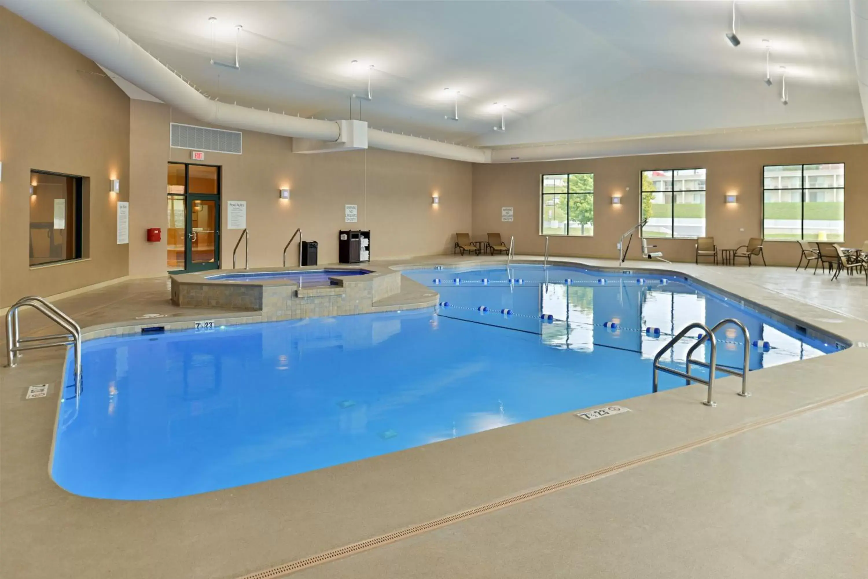 Swimming pool in Holiday Inn Express Breezewood by IHG Swimming pool in Holiday Inn Express Breezewood by IHG