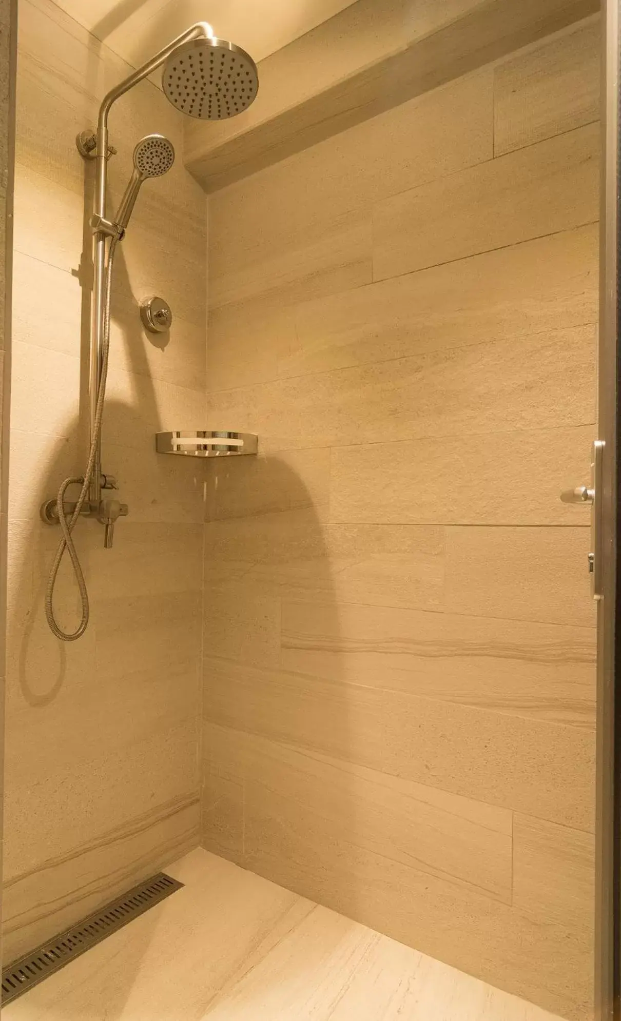 Shower, Bathroom in Cuna Hotel