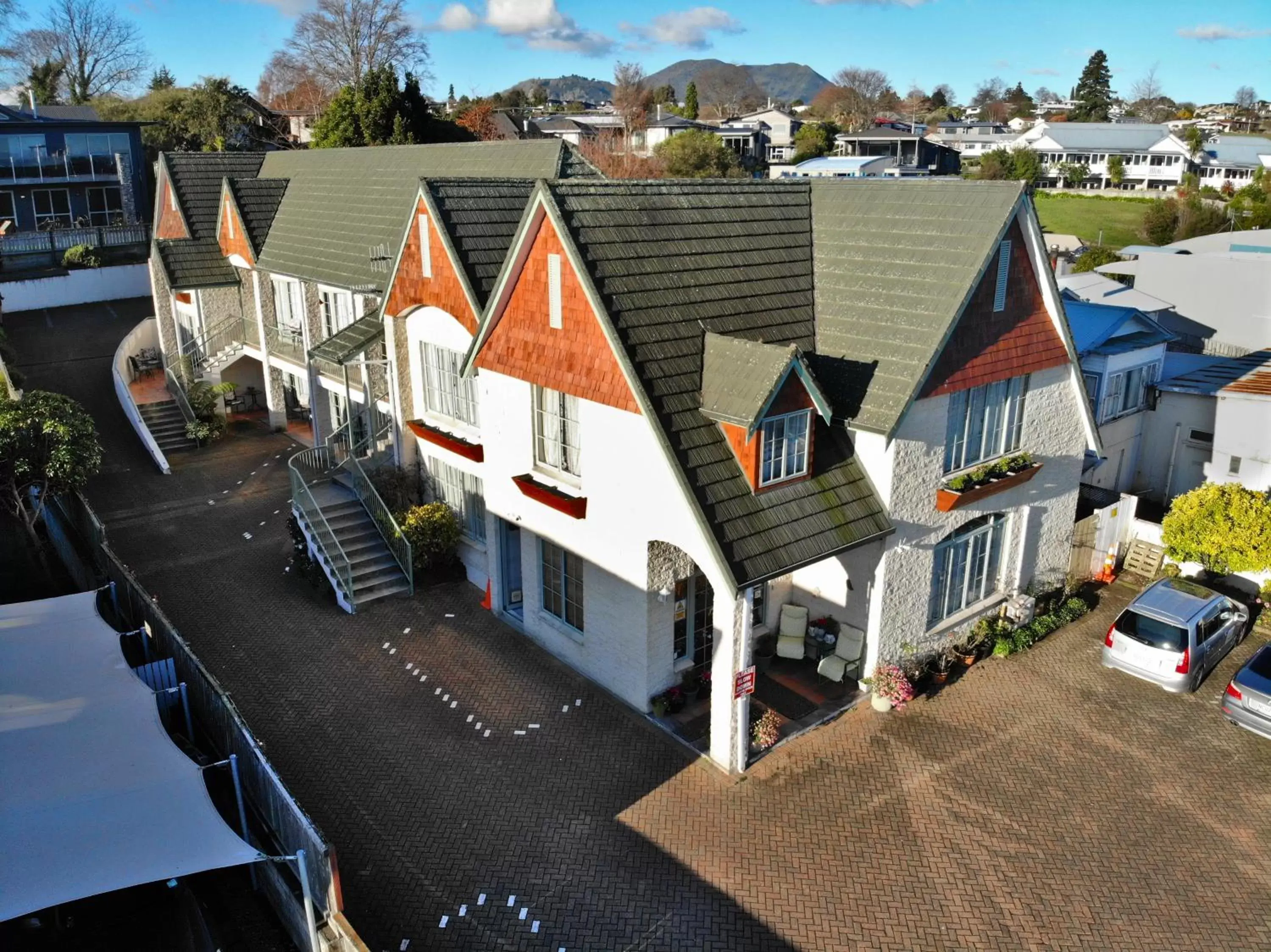 Property building, Bird's-eye View in Colonial Lodge Motel