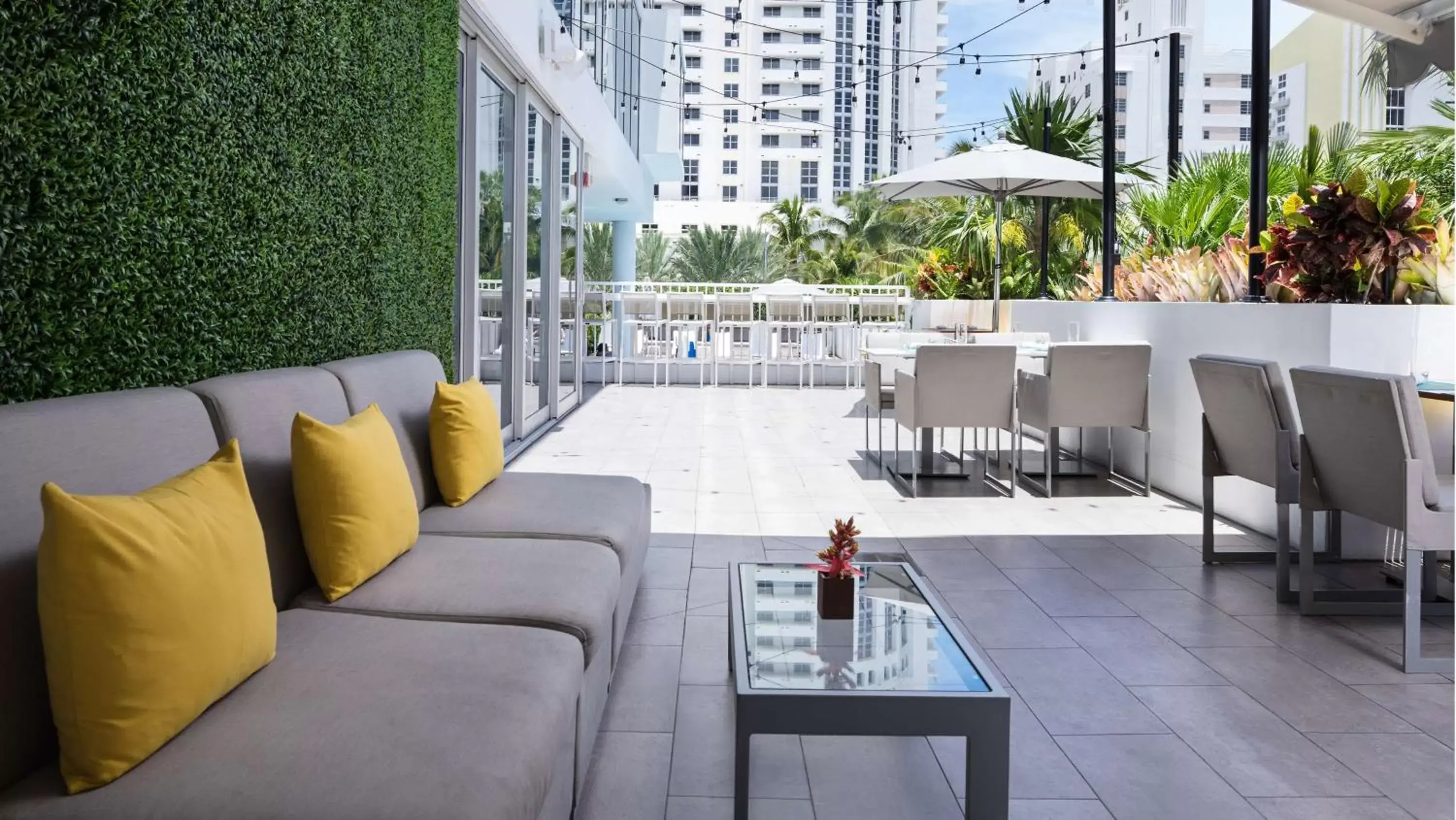 Restaurant/places to eat, Seating Area in Hyatt Centric South Beach Miami