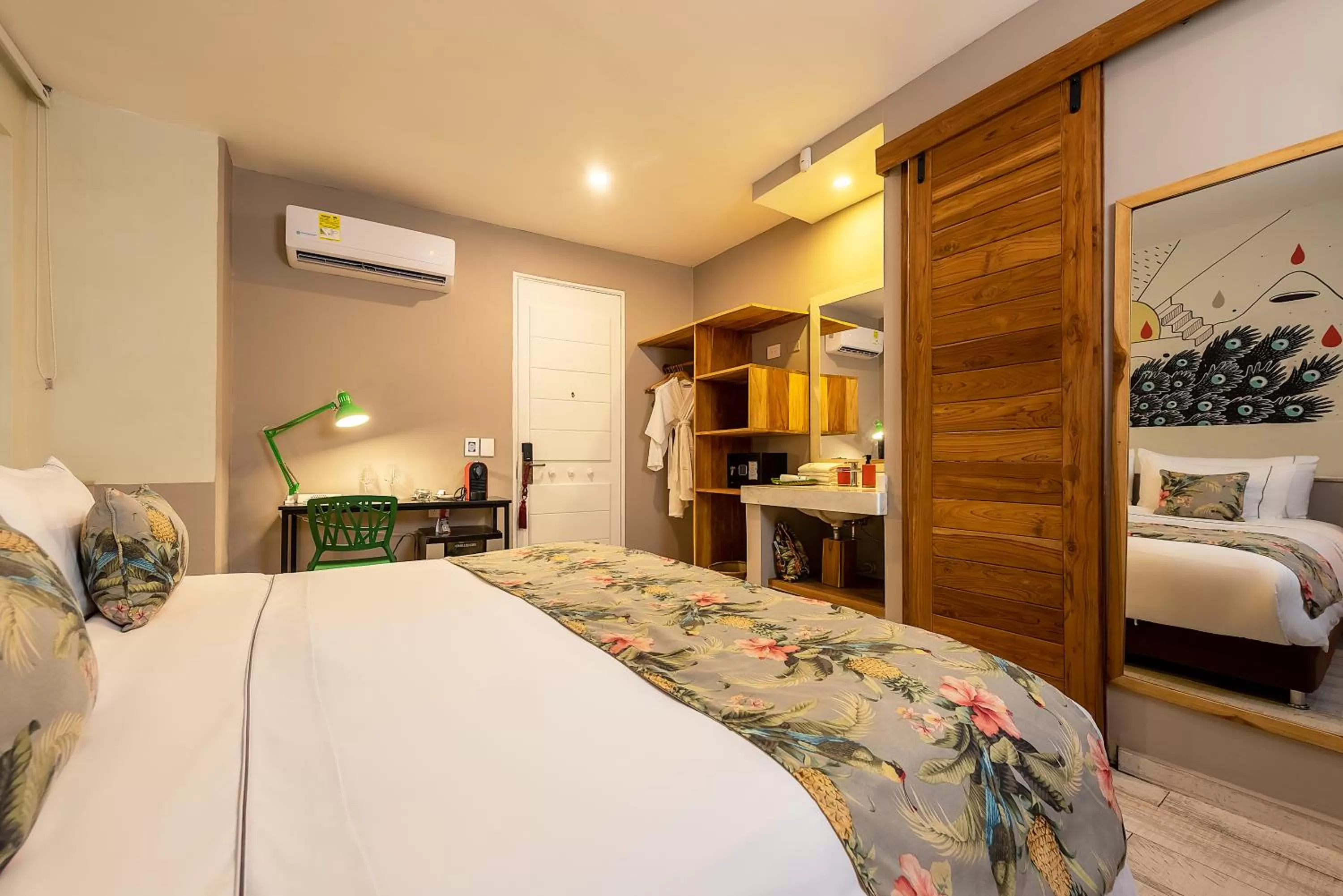 Photo of the whole room, Bed in Townhouse Boutique Hotel