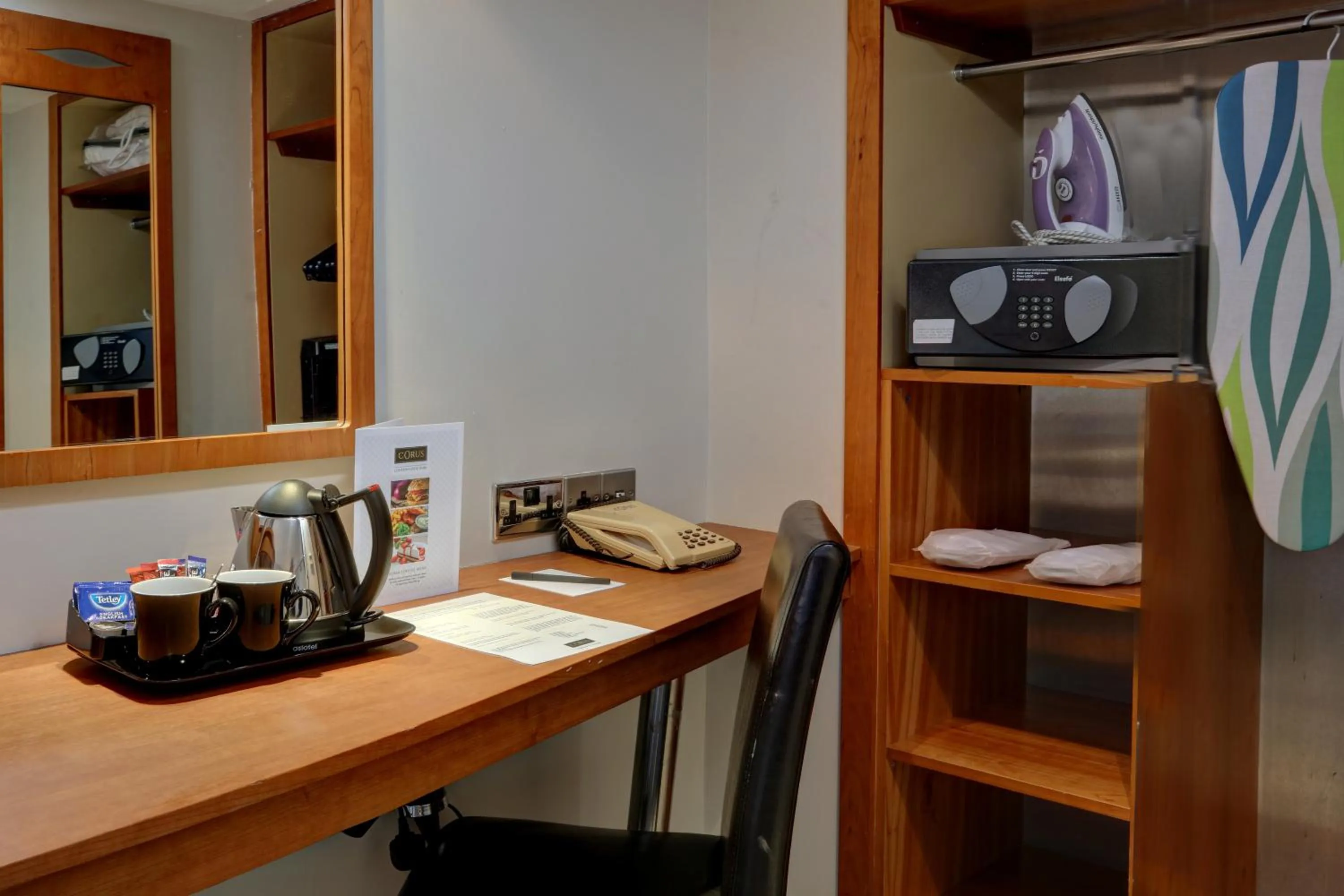 Coffee/tea facilities in Corus Hyde Park Hotel