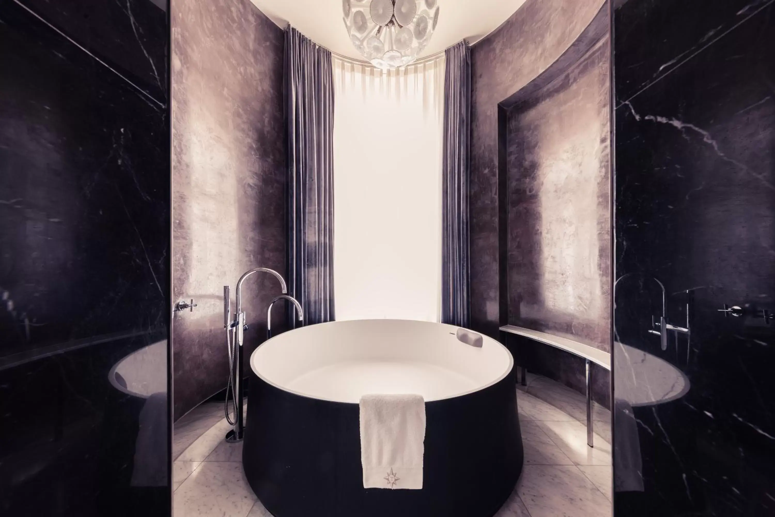 Bathroom in Hotel Sans Souci Wien Bathroom in Hotel Sans Souci Wien