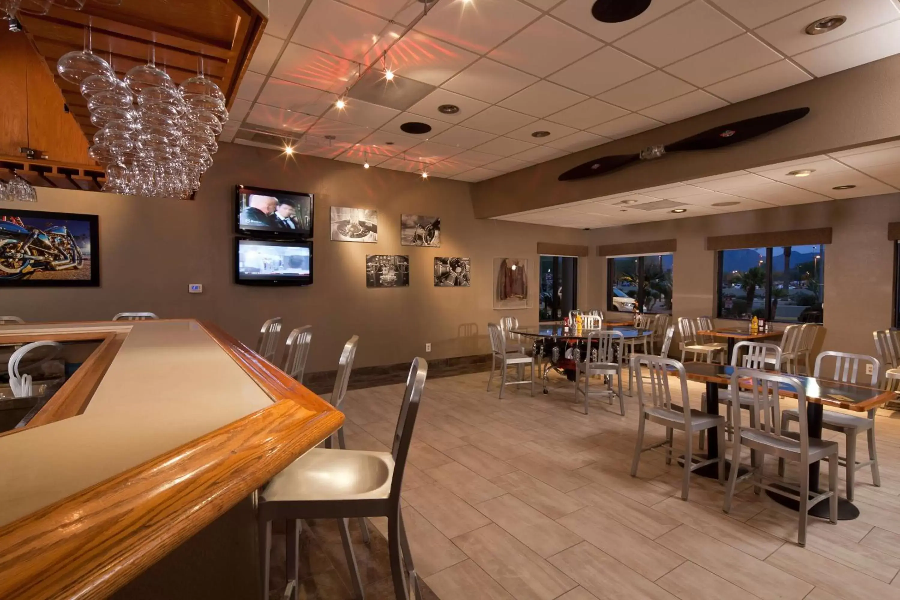 Lounge or bar in Best Western Plus Scottsdale Thunderbird Suites