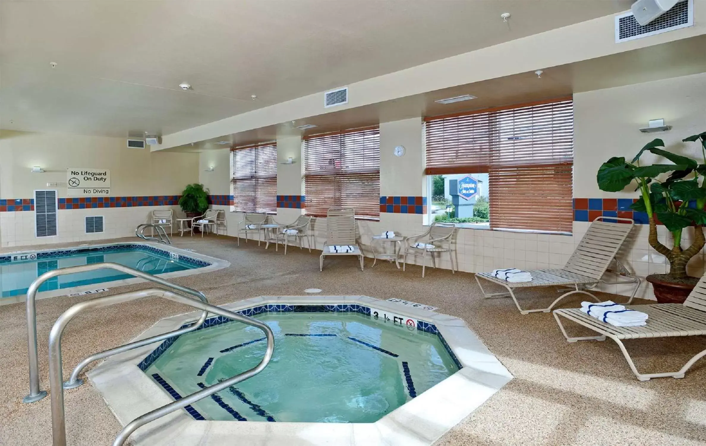 Swimming Pool in Hampton Inn & Suites Rockland