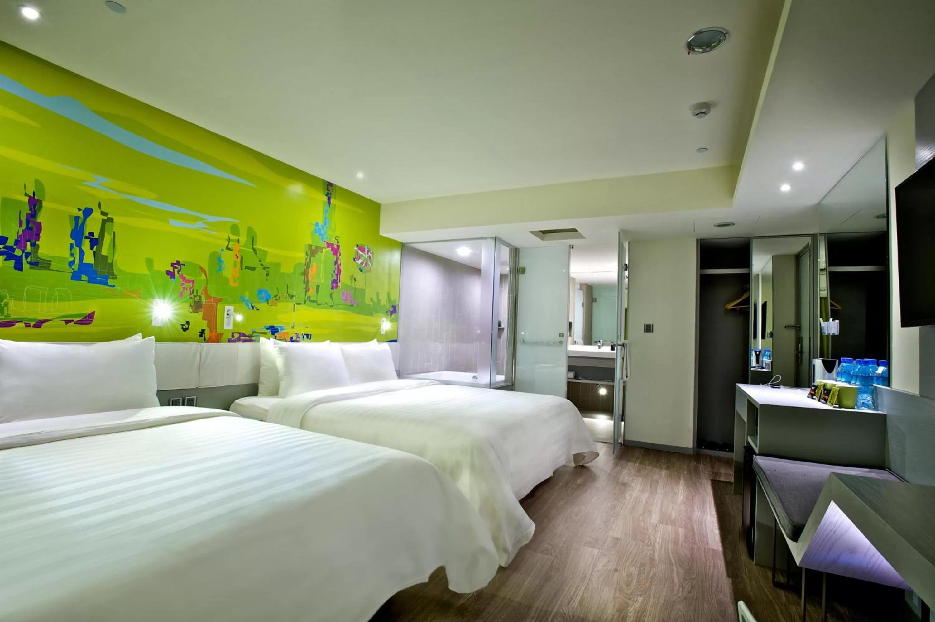 Photo of the whole room, Bed in FX INN Kaohsiung Zhonghua Road Branch