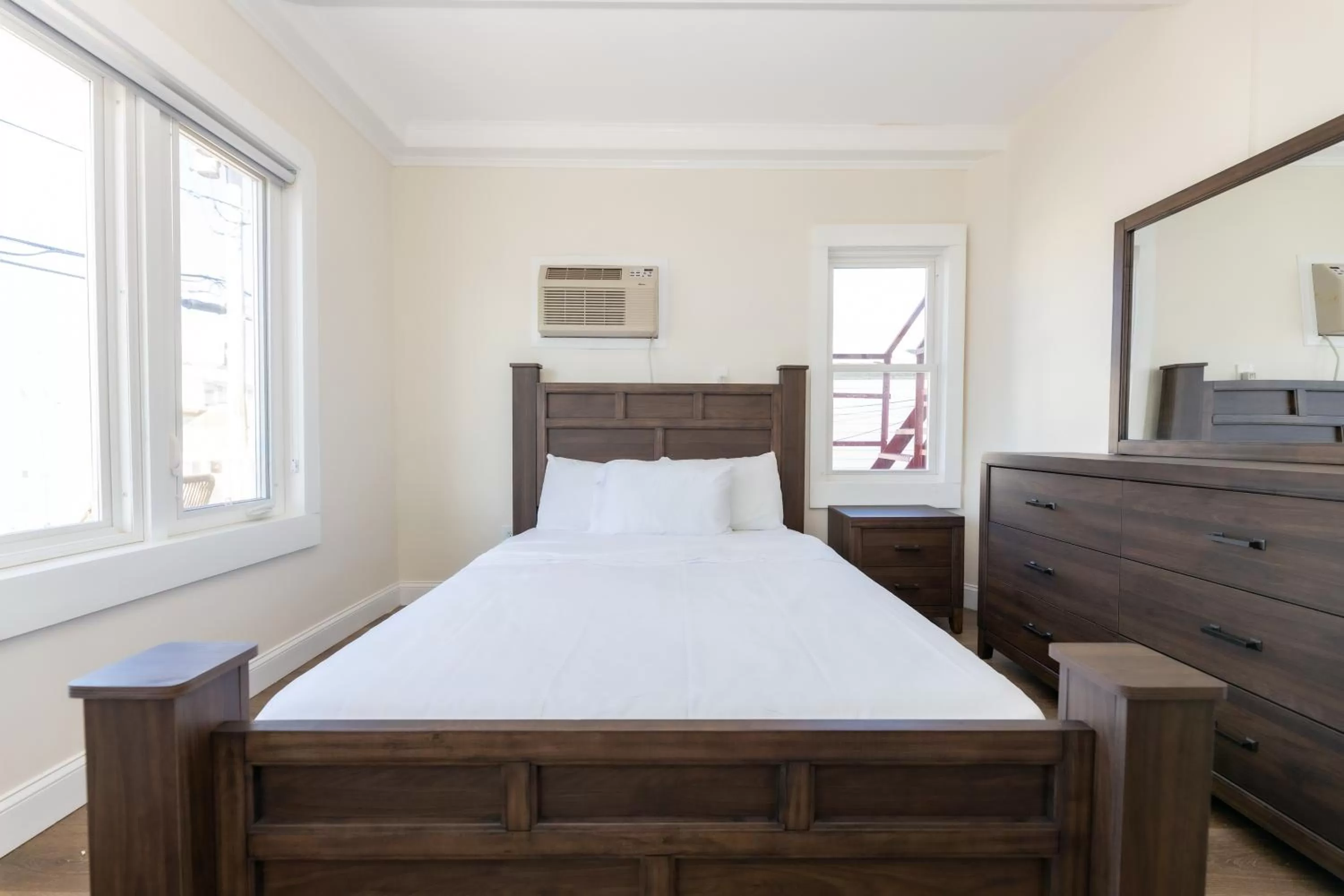 Bedroom, Bed in Seaside Sands Inn