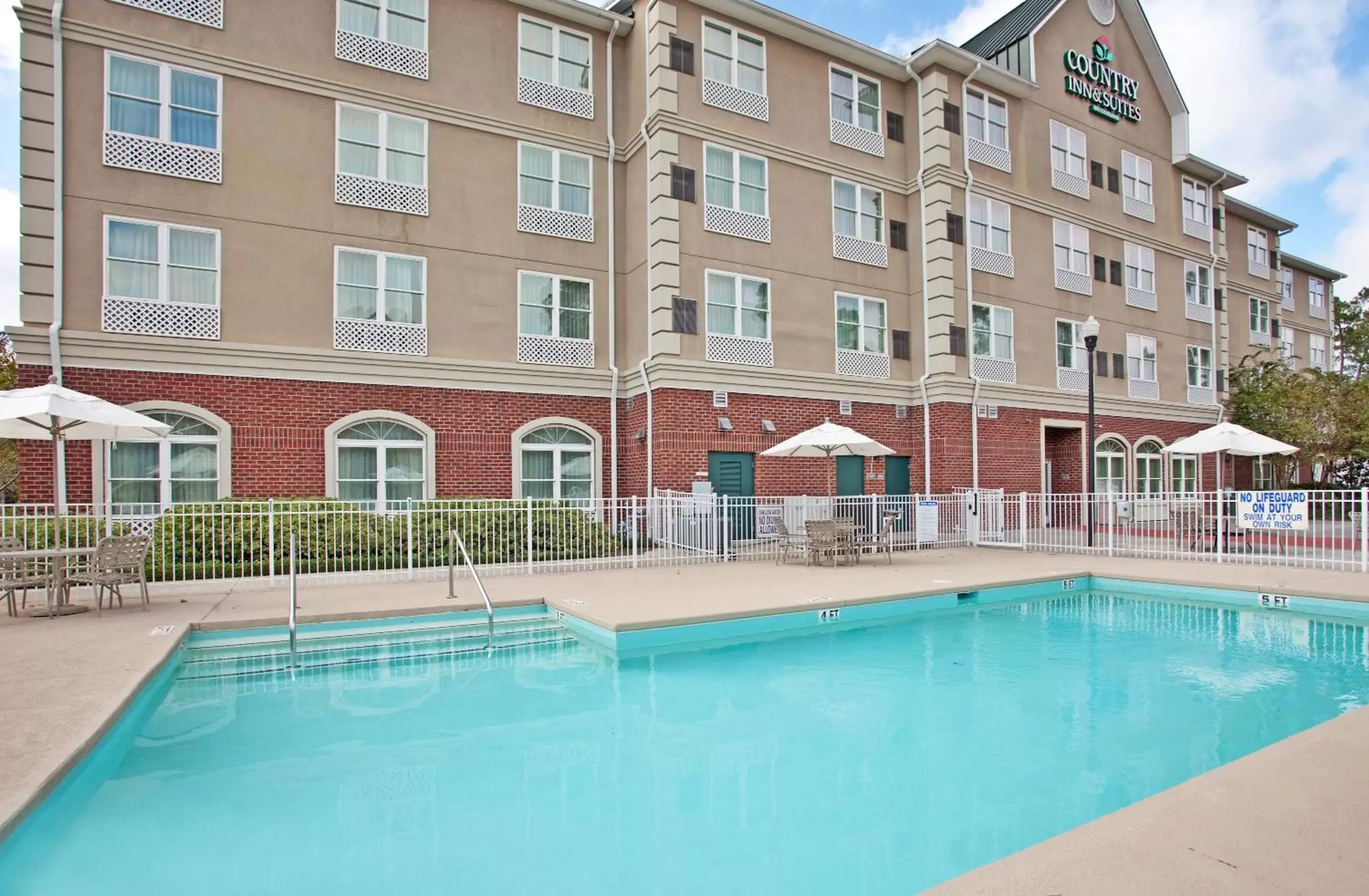 Facade/entrance, Swimming Pool in Country Inn & Suites by Radisson, Summerville, SC