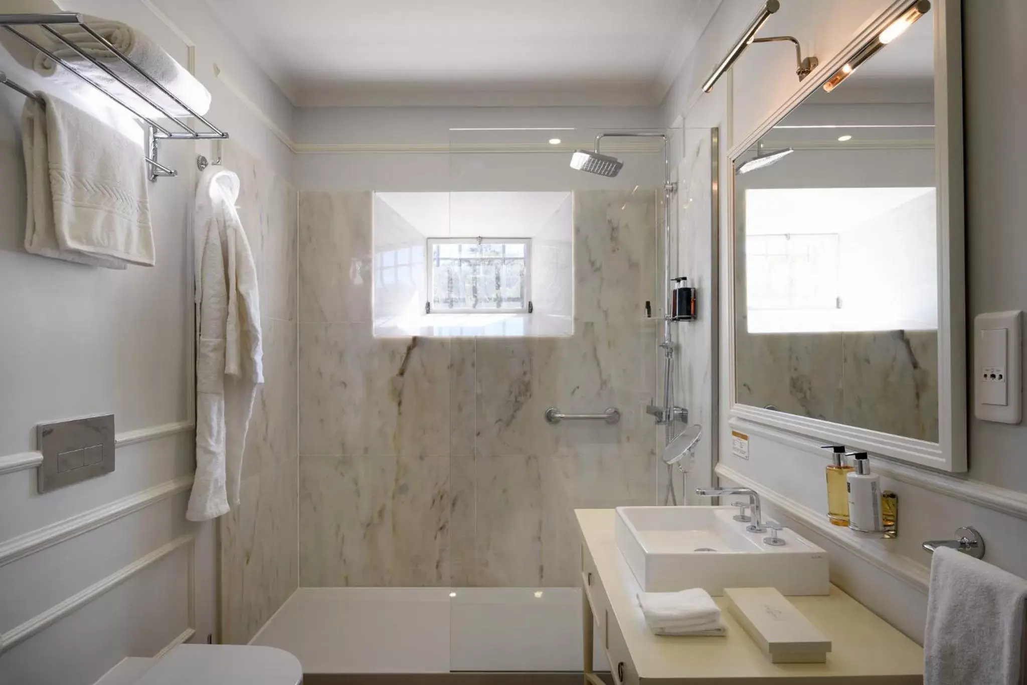 Shower, Bathroom in Hotel Casa Palmela - Small Luxury Hotels of The World, Hotel & Villas