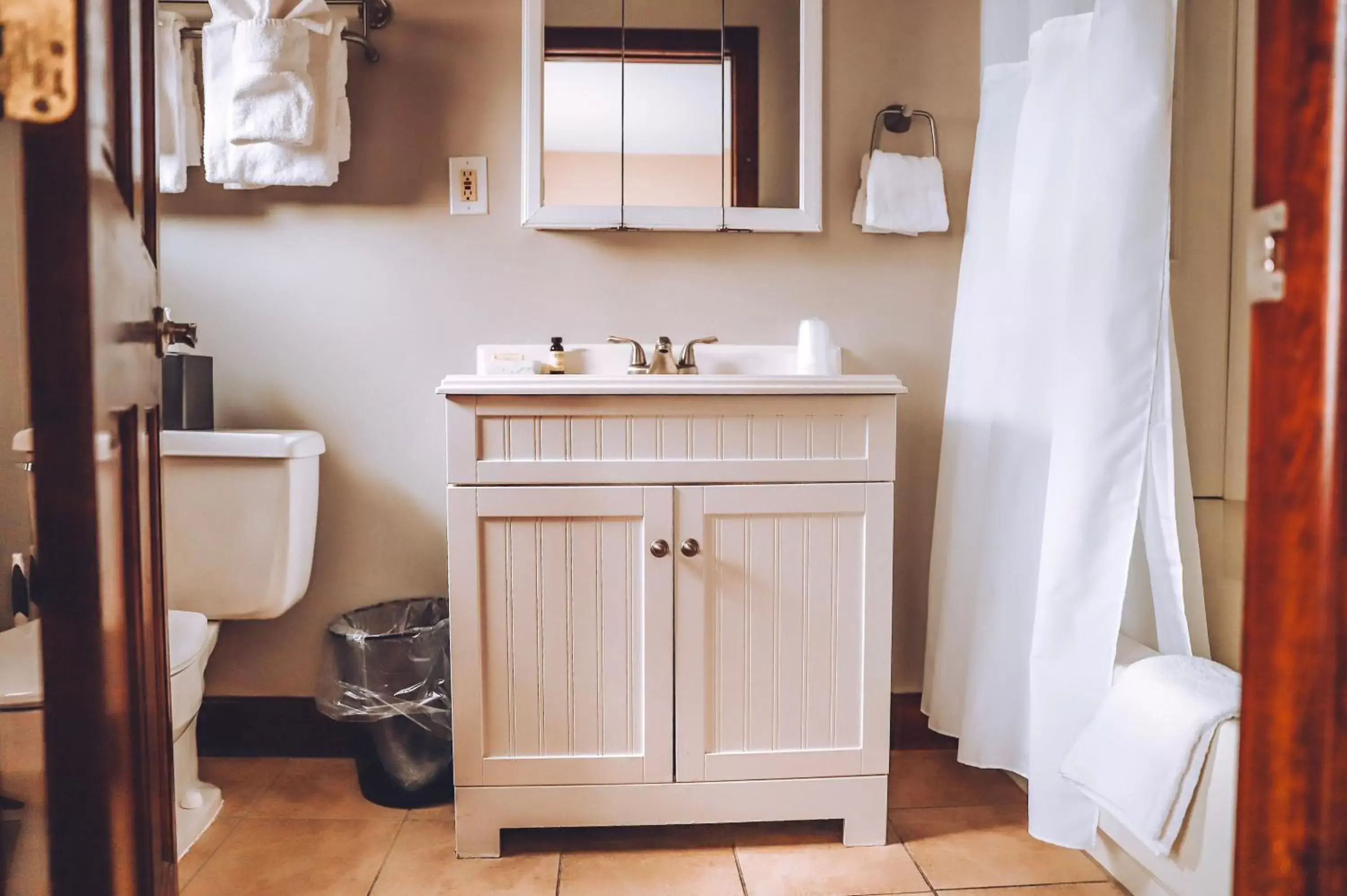 Bathroom in Tom Quick Inn