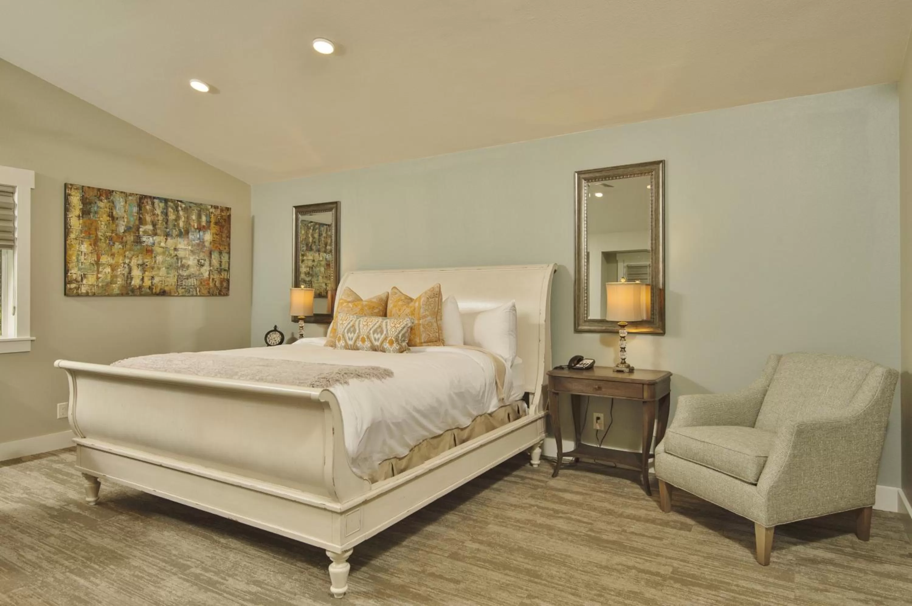 Superior Cottage in Huff House Inn and Cabins