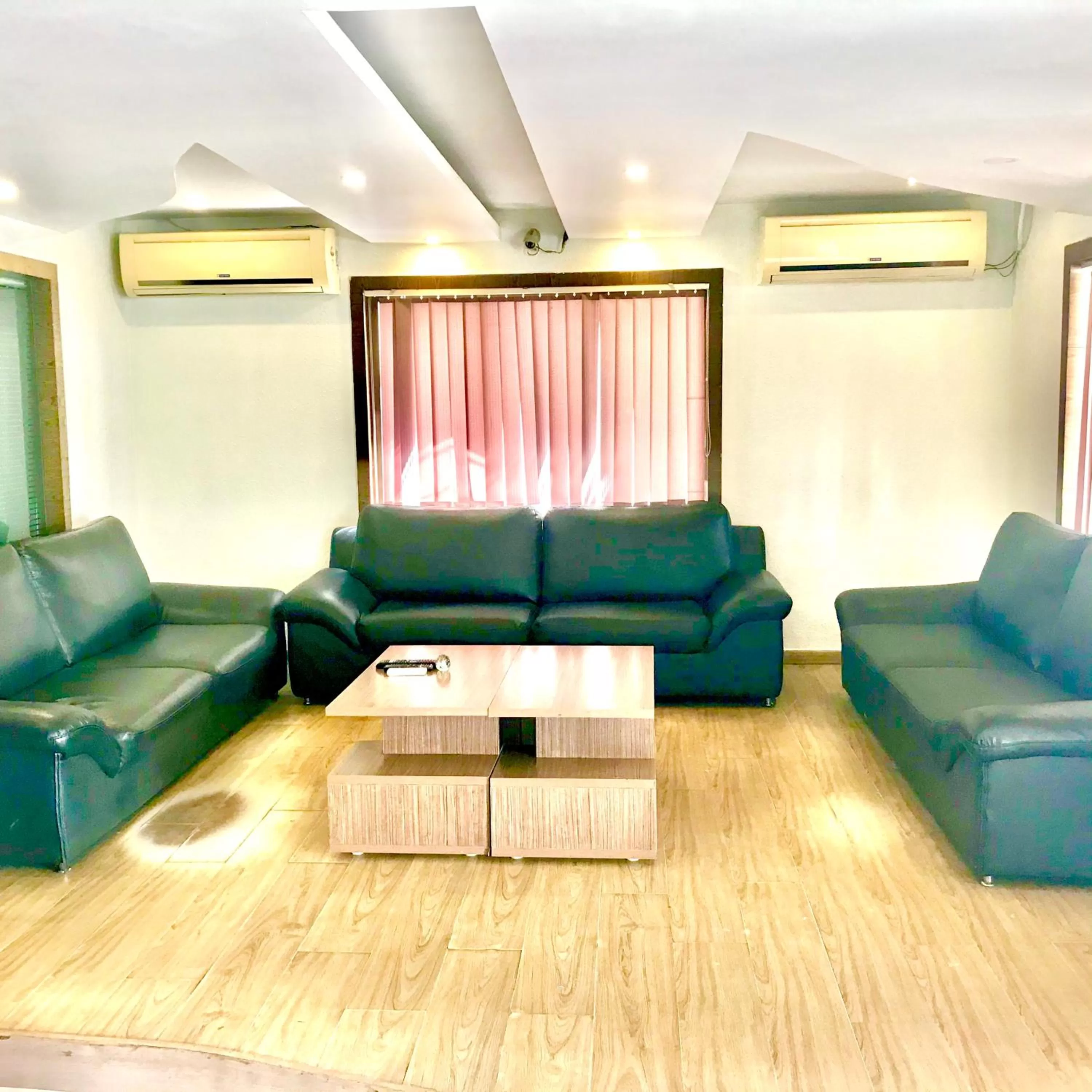 Lobby or reception in Hotel Half Moon Chennai