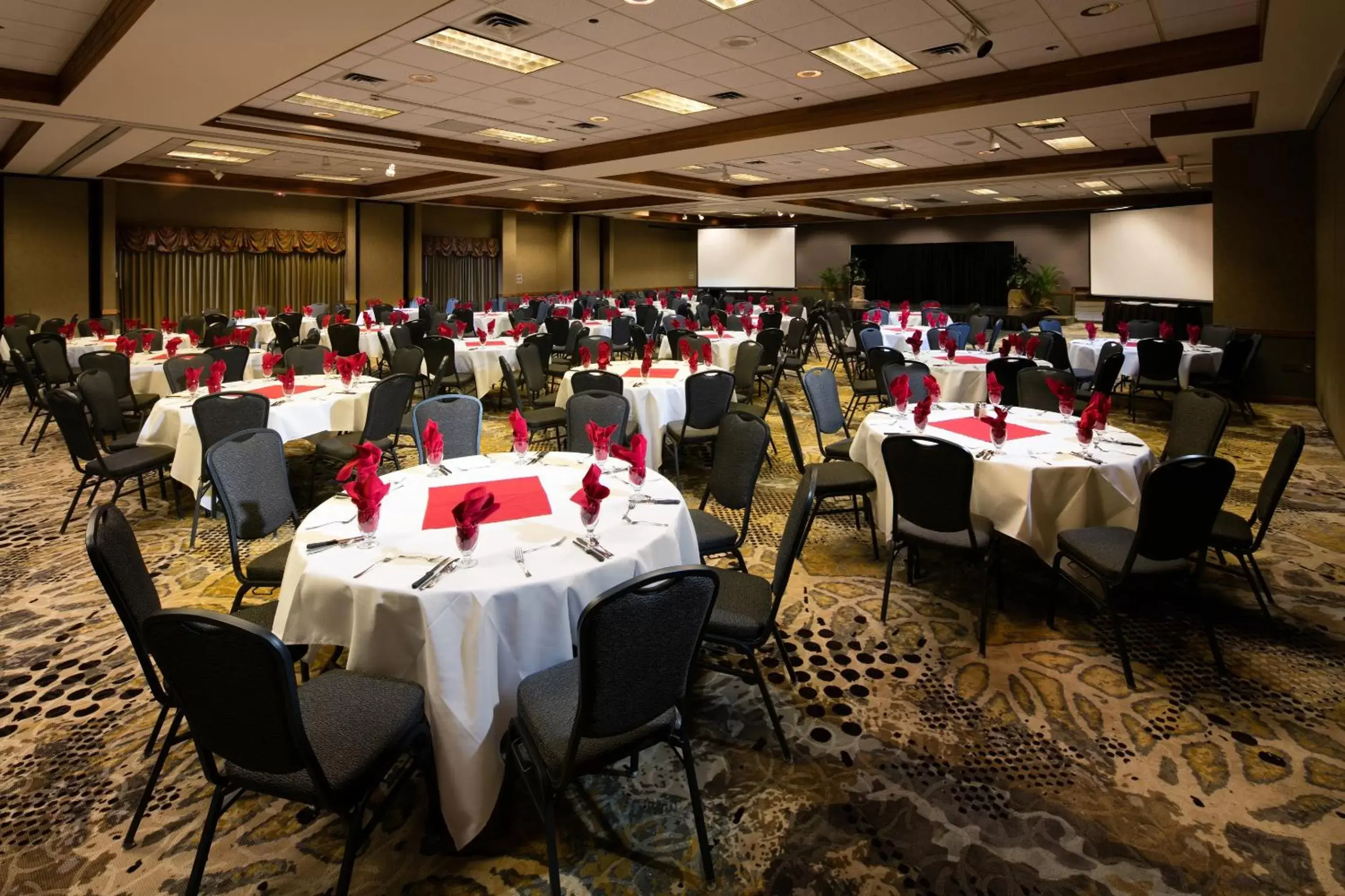 Banquet/Function facilities, Restaurant/Places to Eat in Red Lion Hotel Kalispell