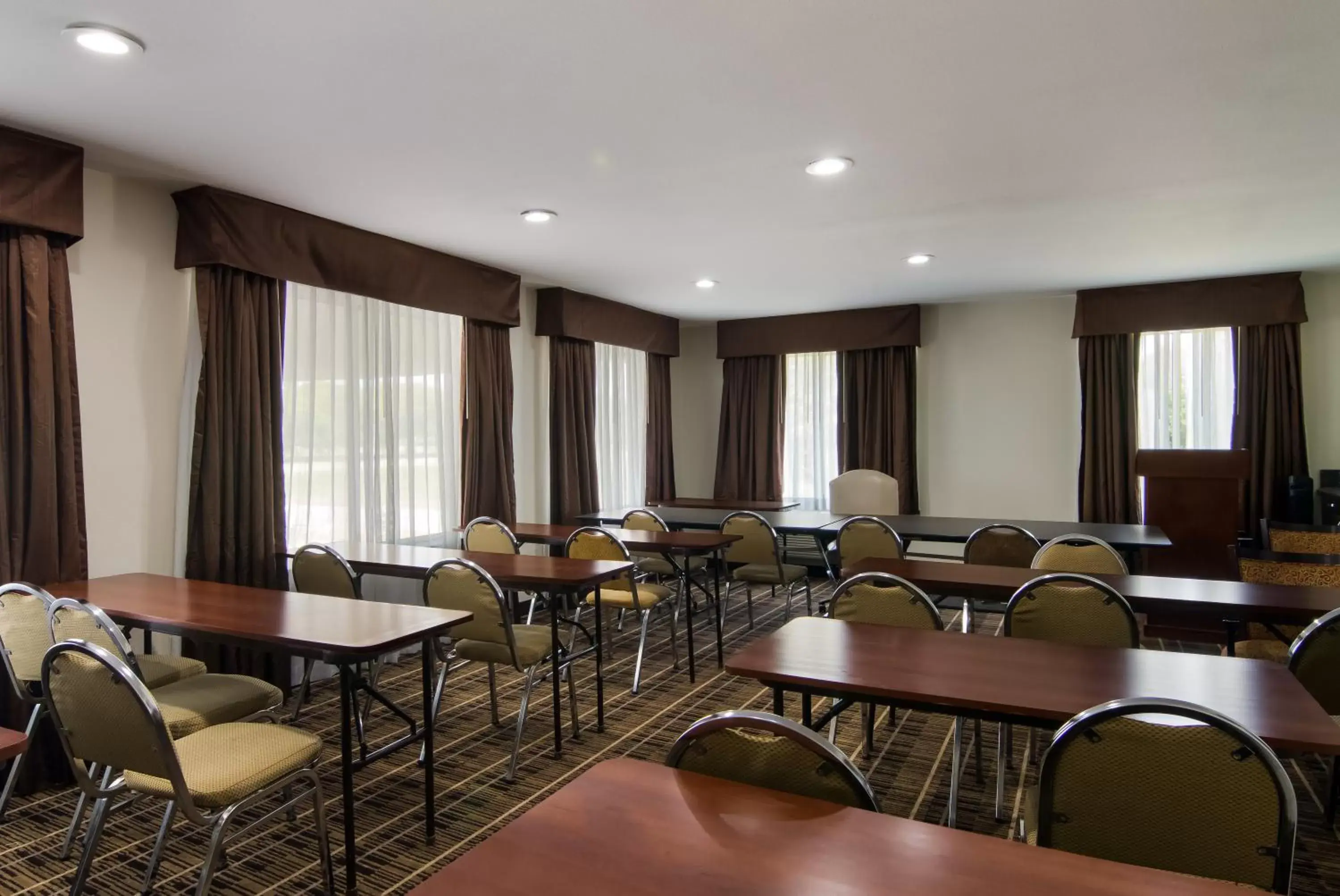 Meeting/conference room in Quality Inn Aurora - Naperville Area