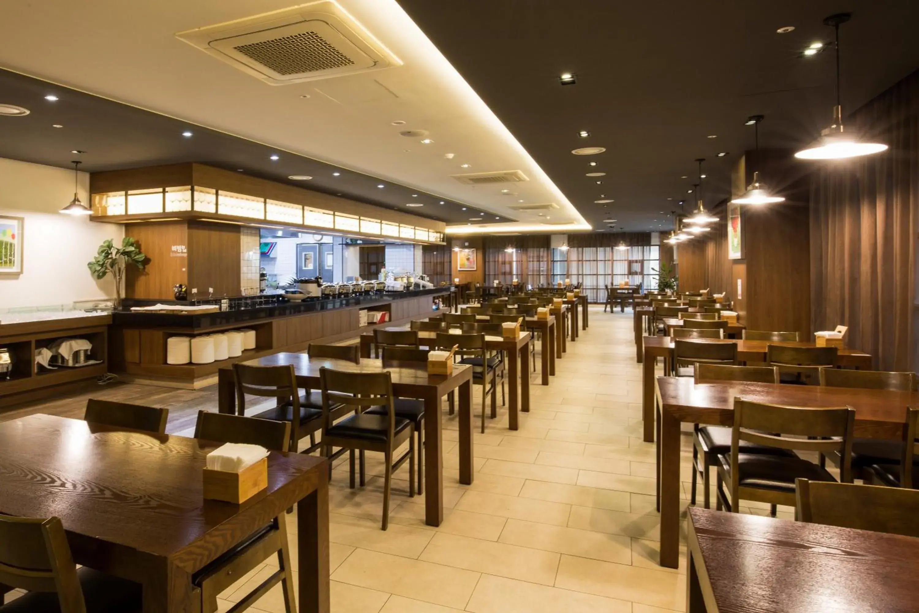 Restaurant/Places to Eat in Vistacay Hotel World Cup