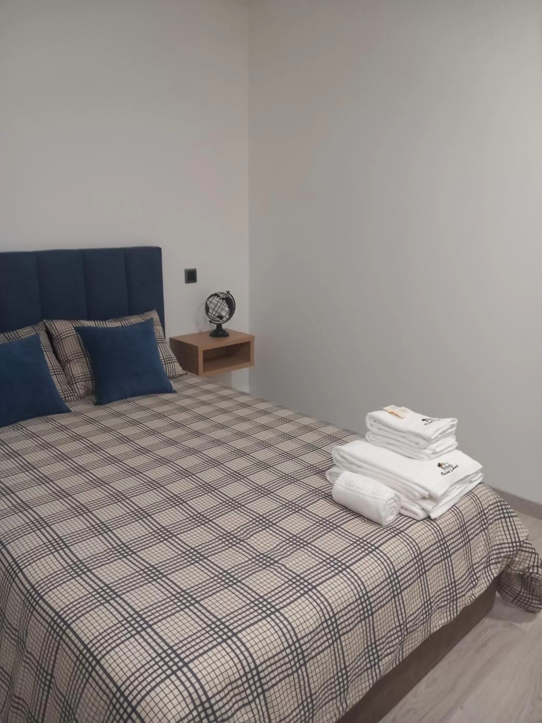 Bedroom, Bed in Pinhal Litoral