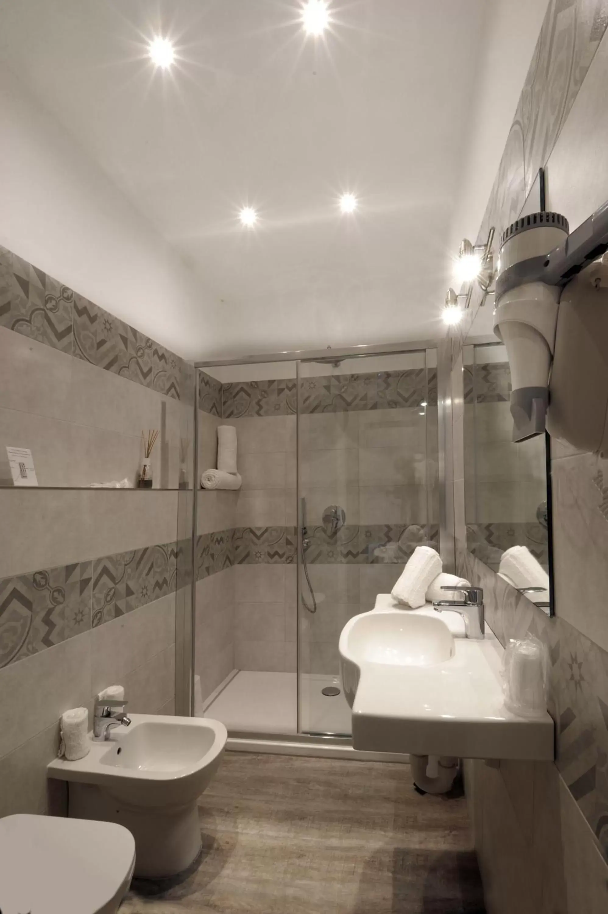 Bathroom in Hotel Alexander & Spa