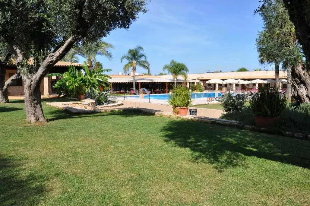 Garden in Hotel Masseria Le Pajare